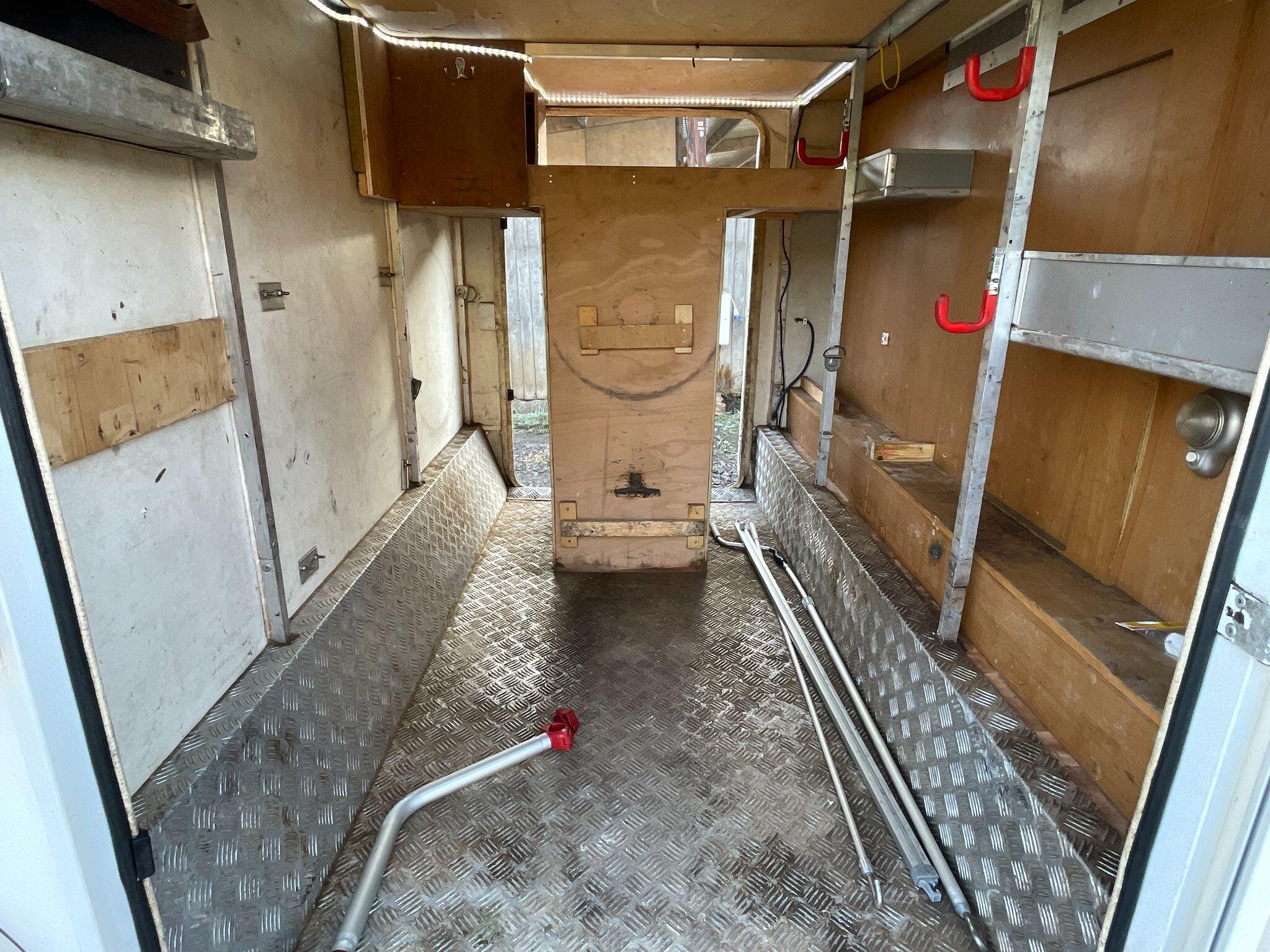2006 Kentucky Camp Corral 4 Ford Transit 135 T350