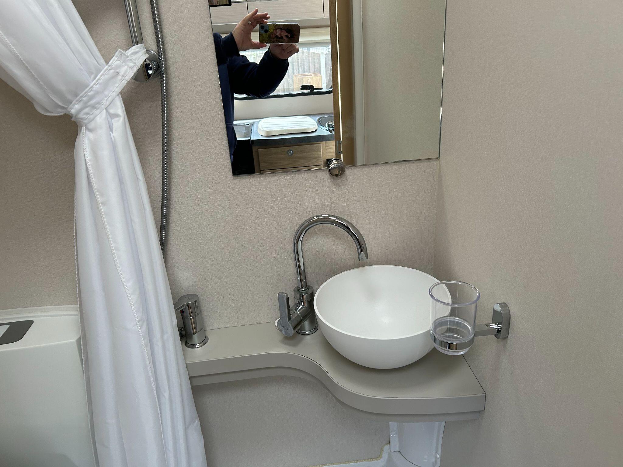 2019 Elddis Autoquest 196