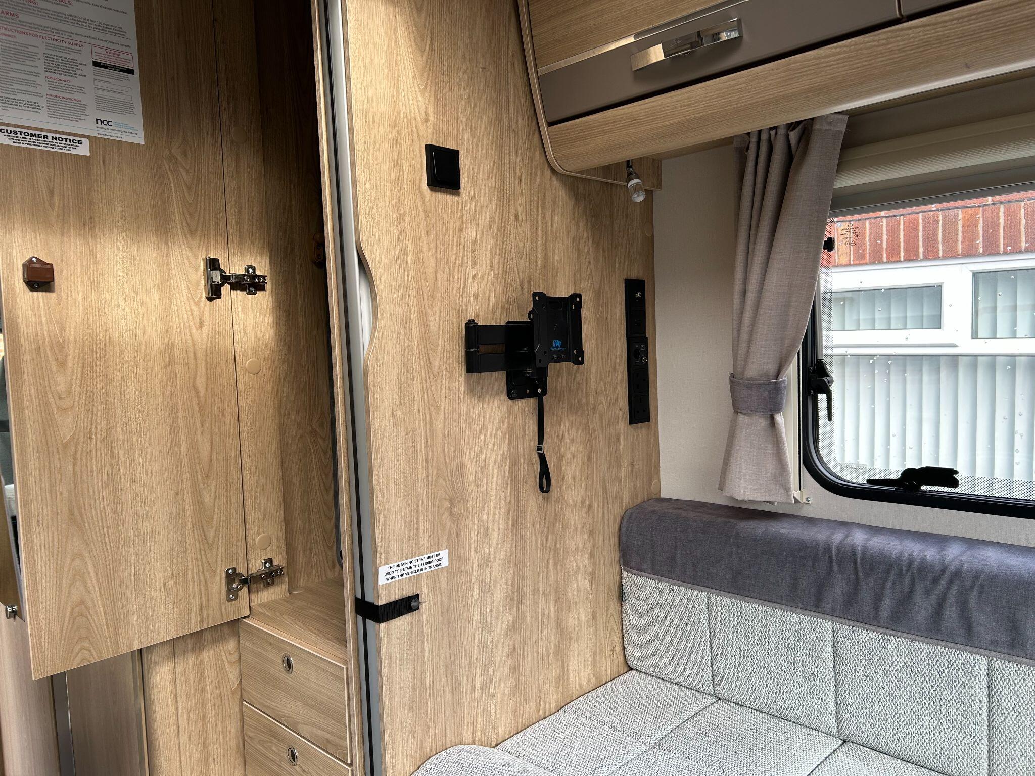 2019 Elddis Autoquest 196