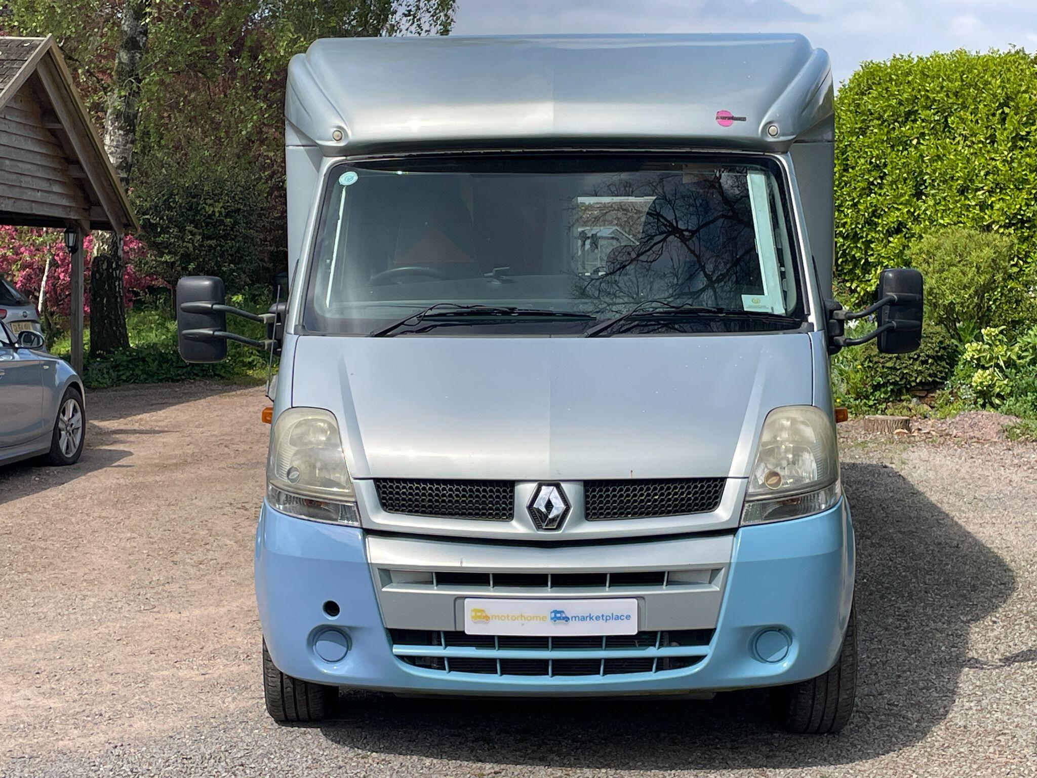 2005 Burstner Delfin T686