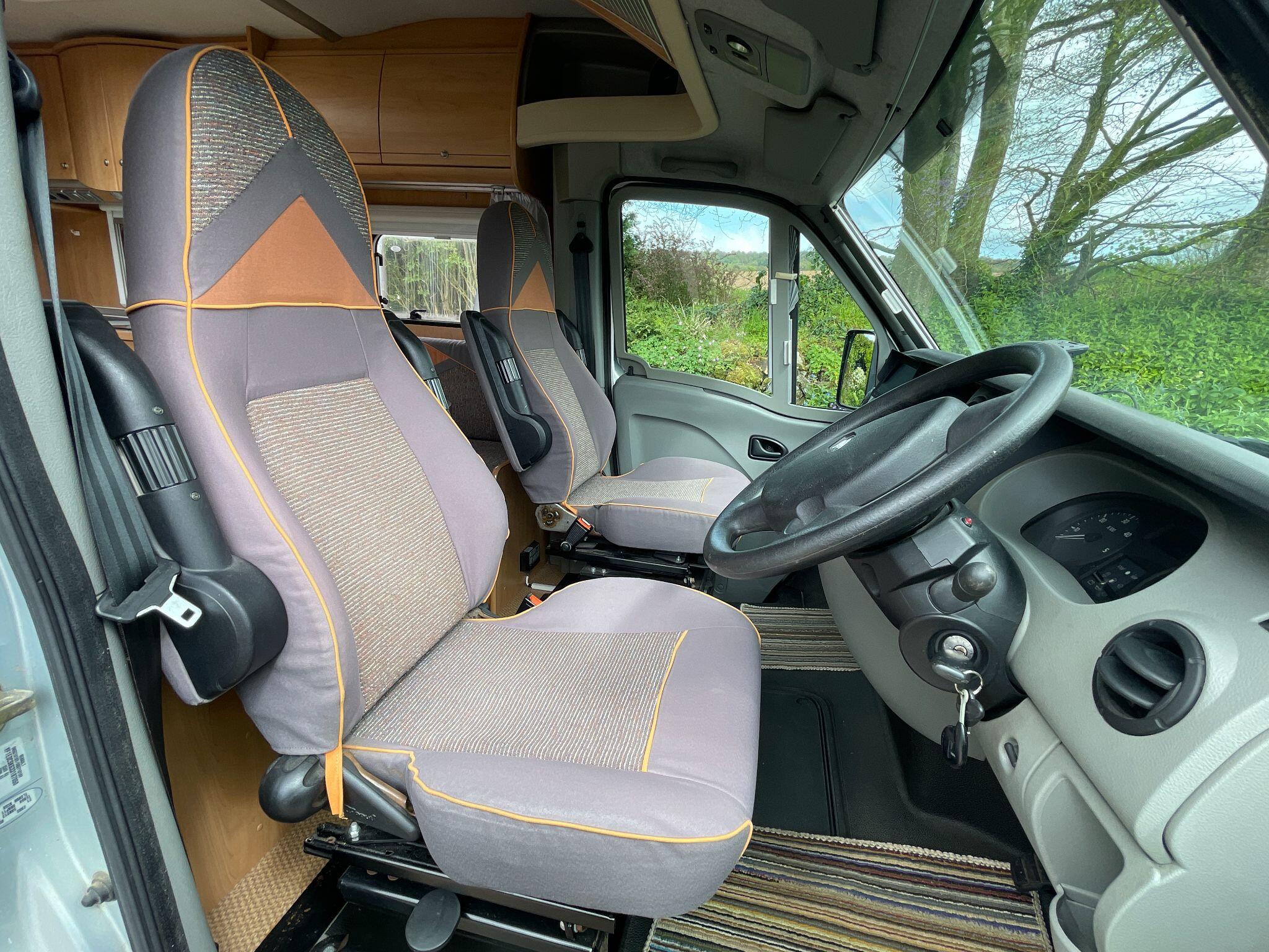 2005 Burstner Delfin T686