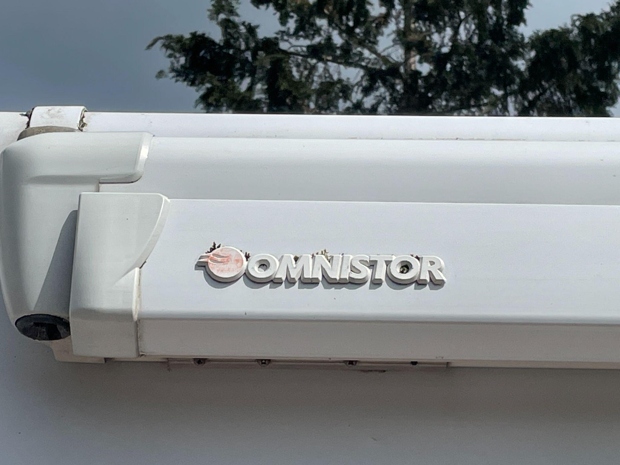 2005 Burstner Delfin T686