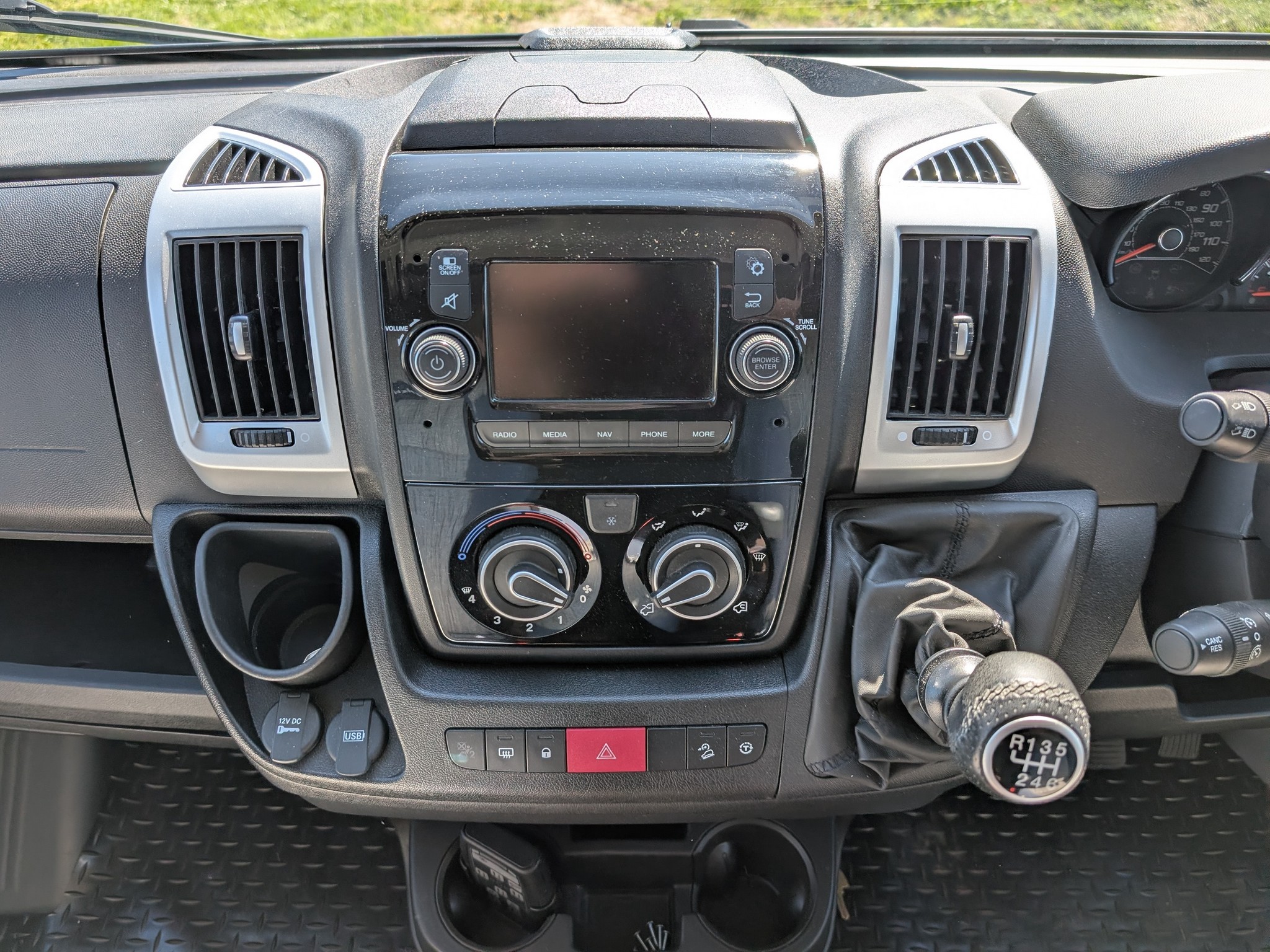 2020 Swift Spirit 694 Self Levelling & Thule Awning Room