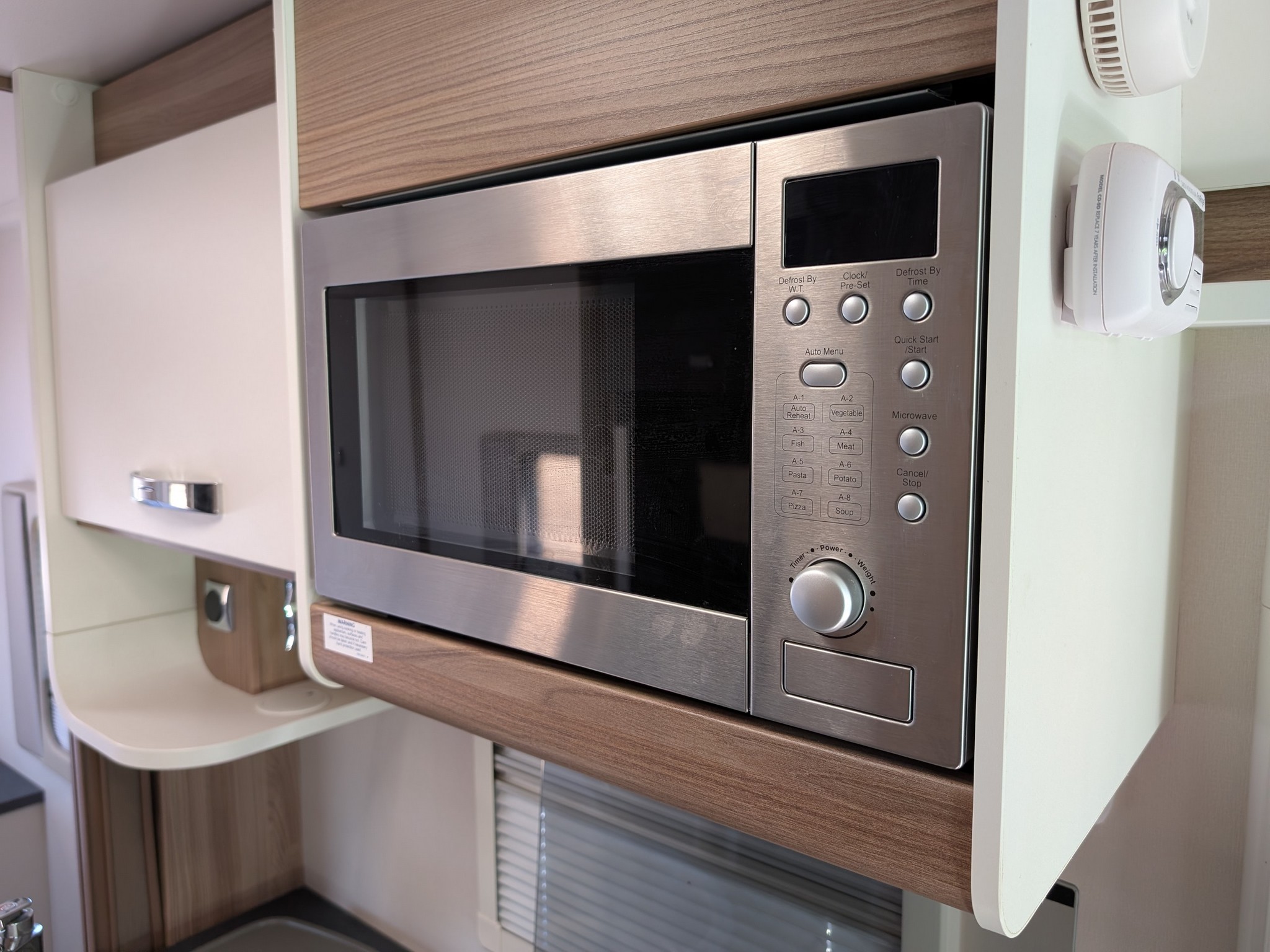 2020 Swift Spirit 694 Self Levelling & Thule Awning Room