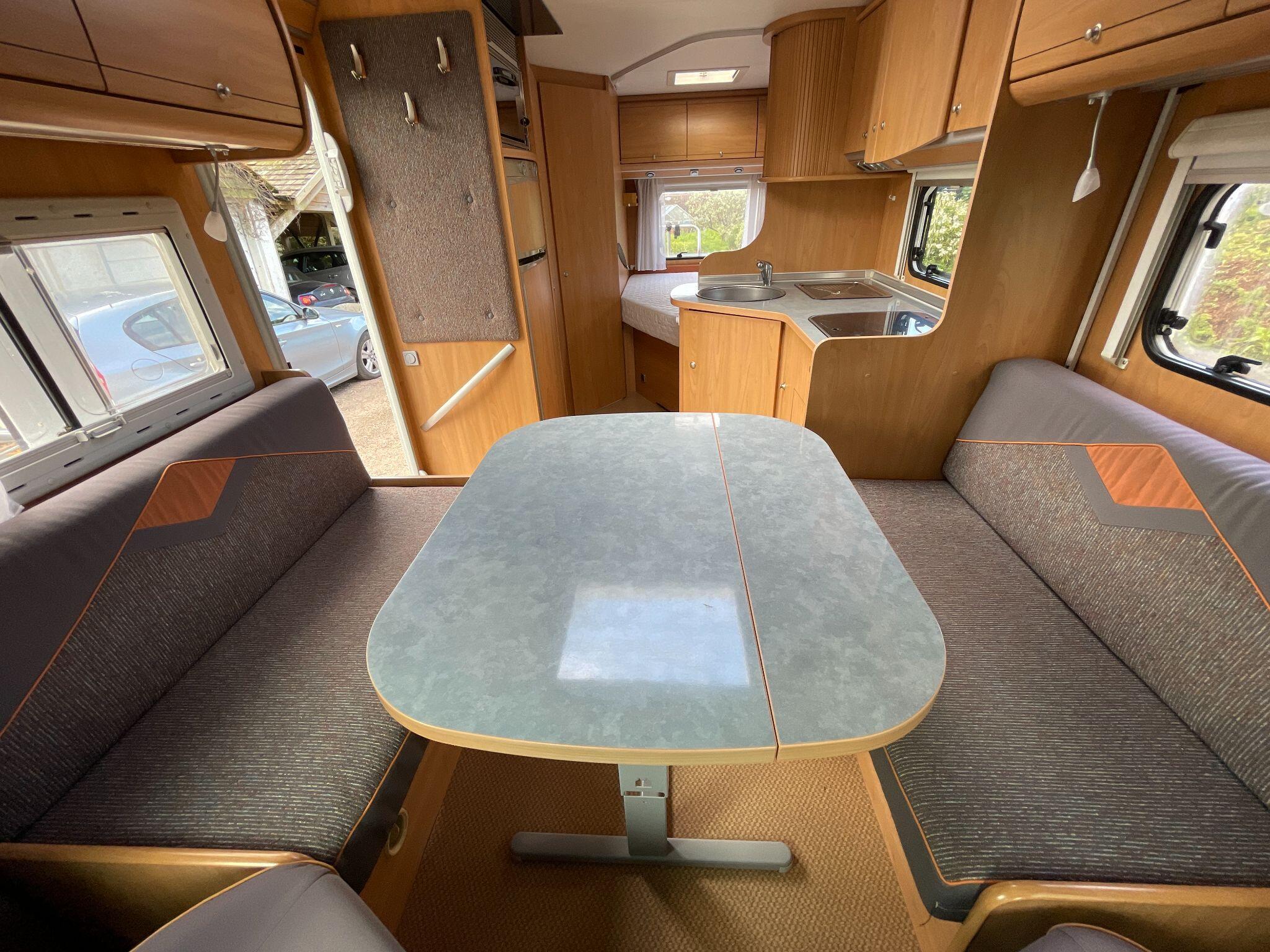 2005 Burstner Delfin T686