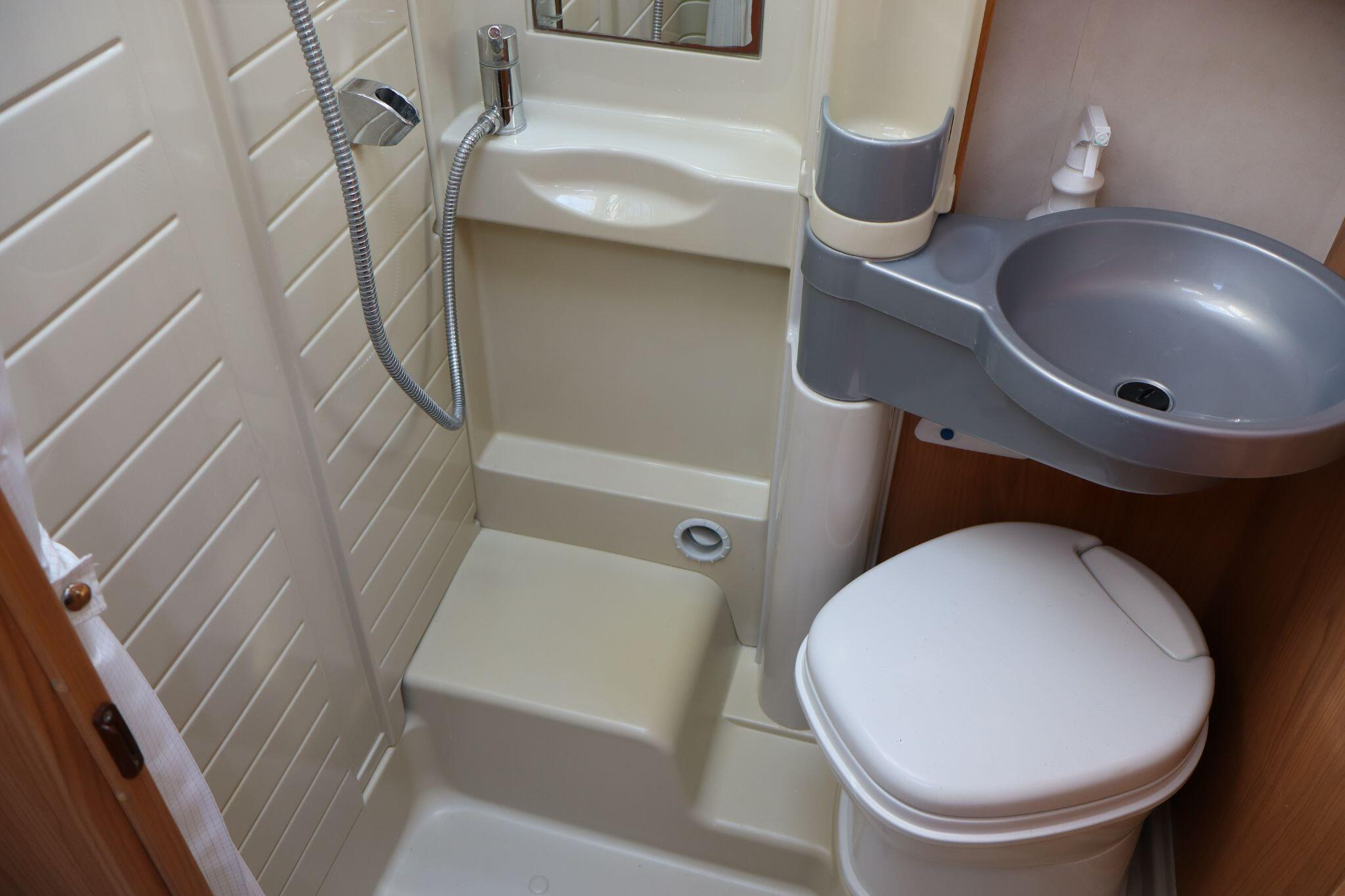 2008 Burstner Aviano i640