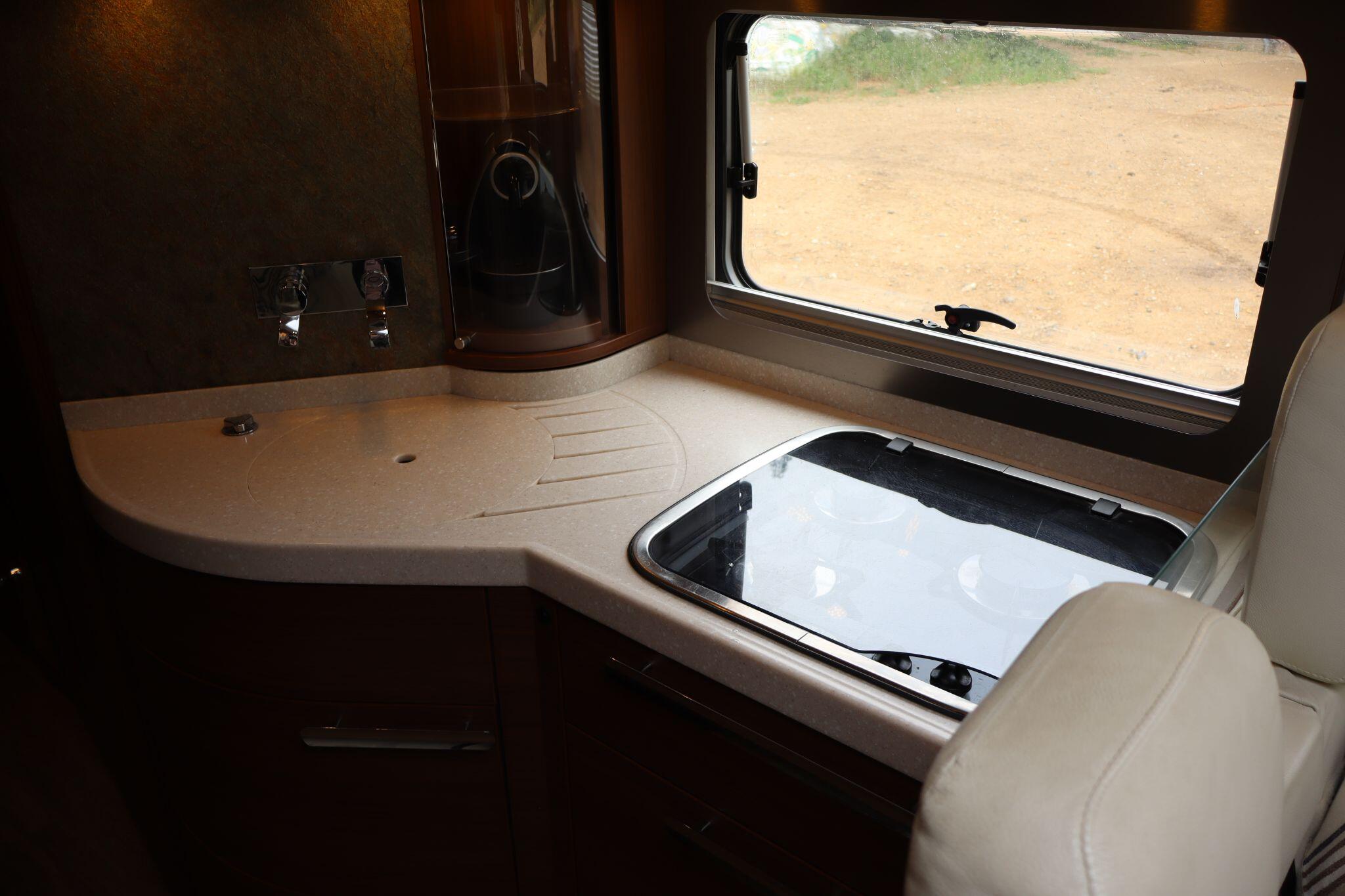 2014 Niesmann and Bischoff Flair 800i with Self Levelling & Air Suspension