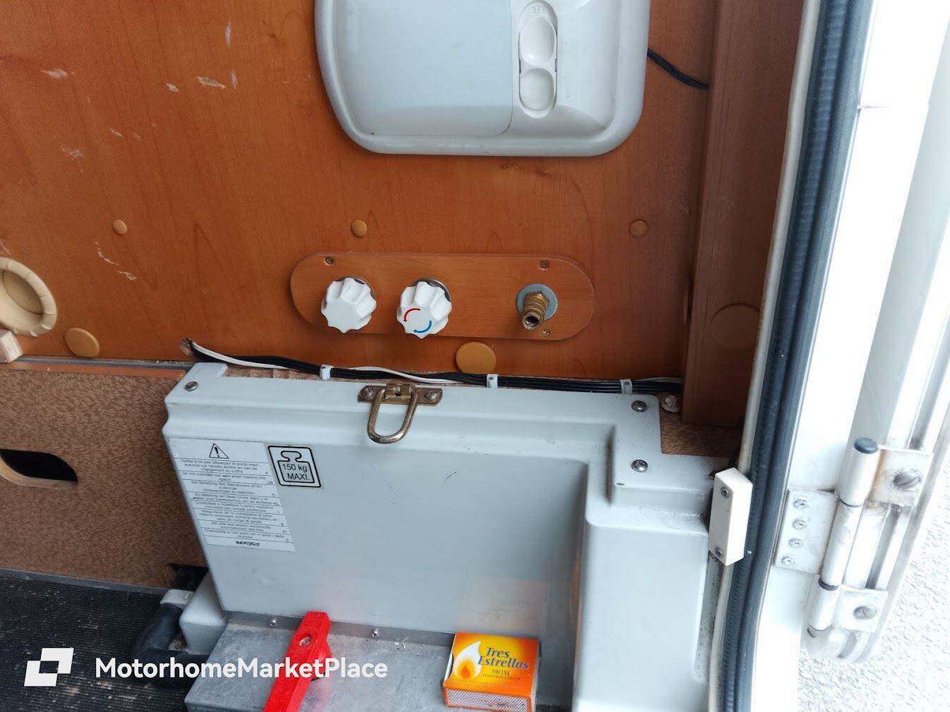 2008 Rapido Serie 90DF 9090DF Fixed Rear Island Bed  6 Berth Air Con Located in Cumbria