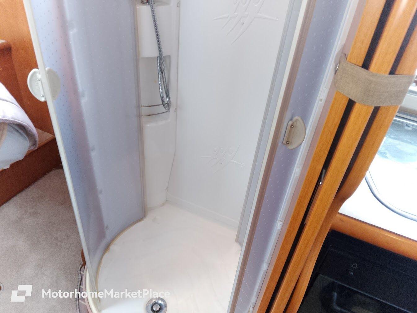 2008 Rapido Serie 90DF 9090DF Fixed Rear Island Bed  6 Berth Air Con Located in Cumbria