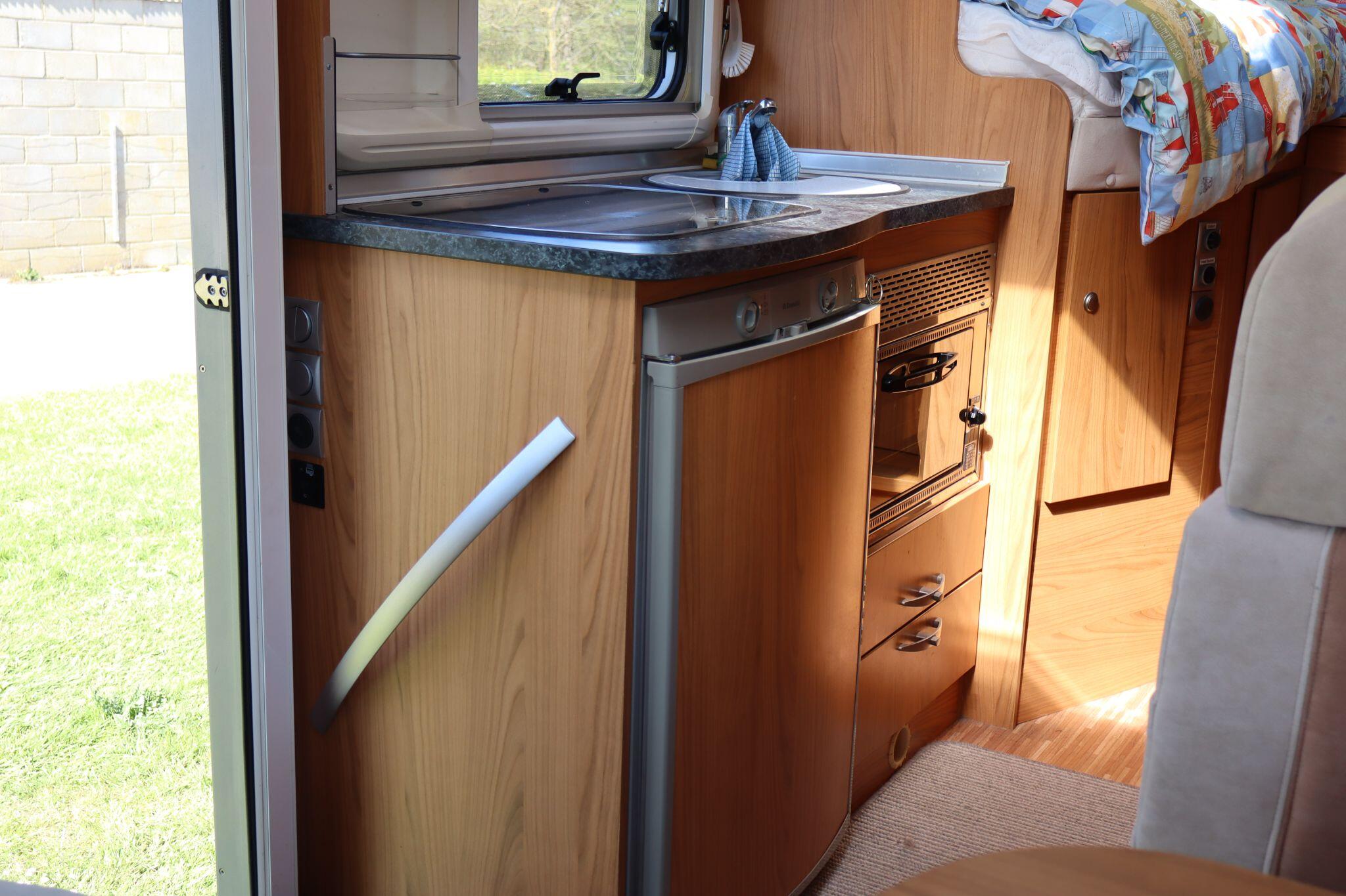 2008 Burstner Aviano i640