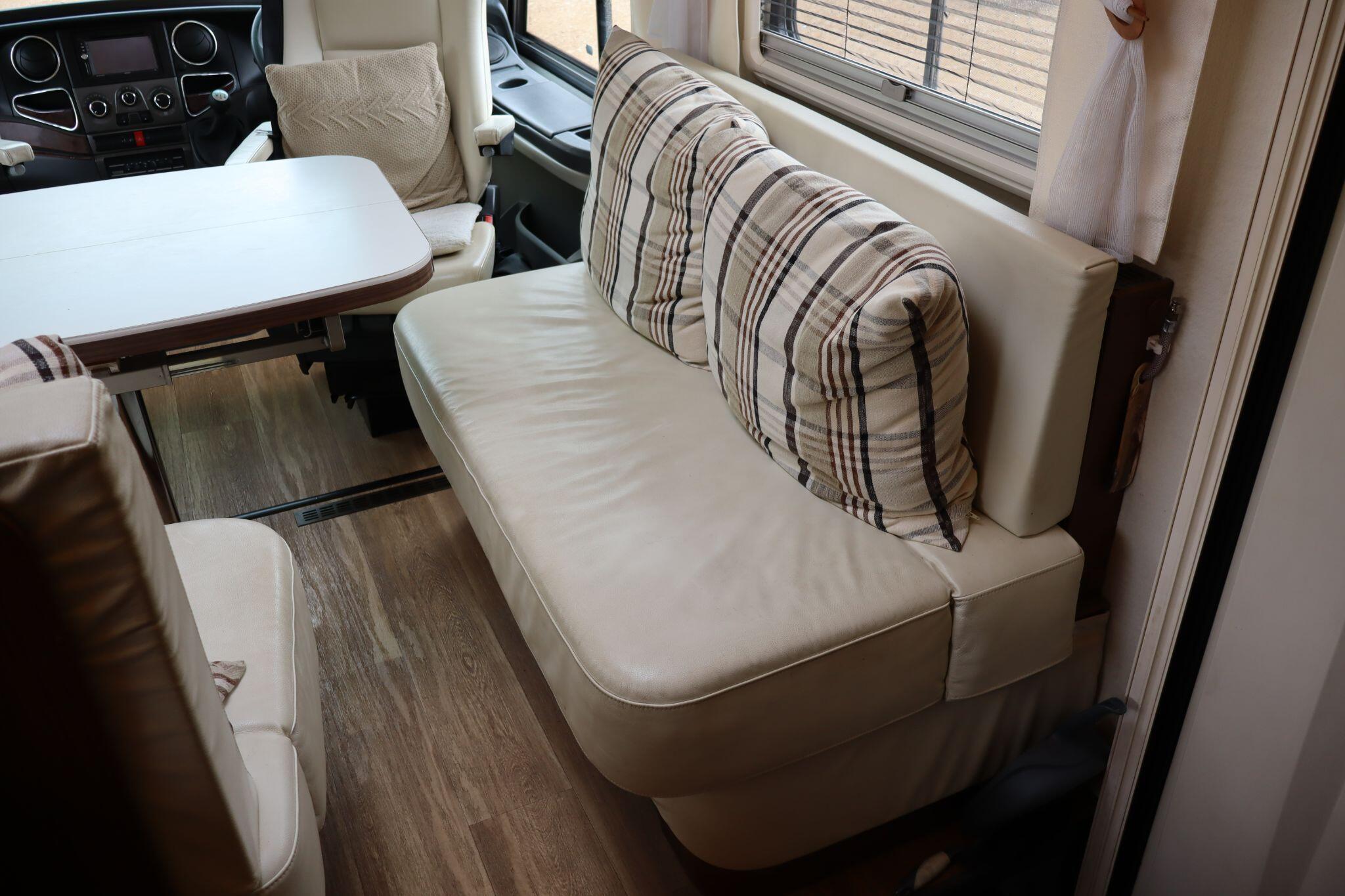 2014 Niesmann and Bischoff Flair 800i with Self Levelling & Air Suspension