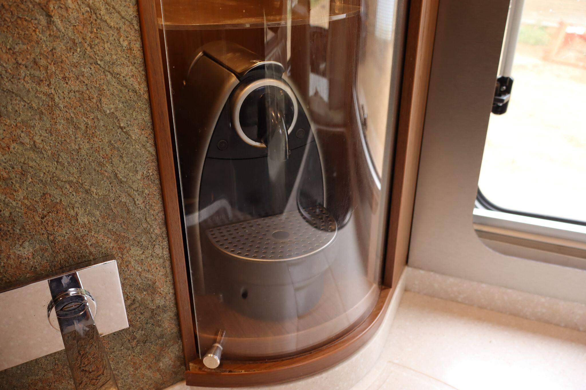2014 Niesmann and Bischoff Flair 800i with Self Levelling & Air Suspension