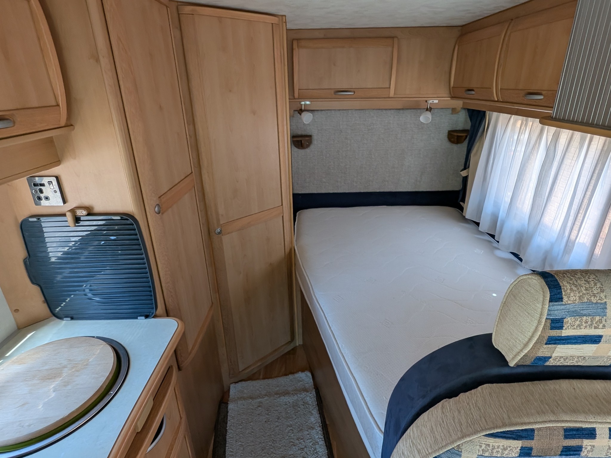 2006 McLouis Lagan 252 – French Bed