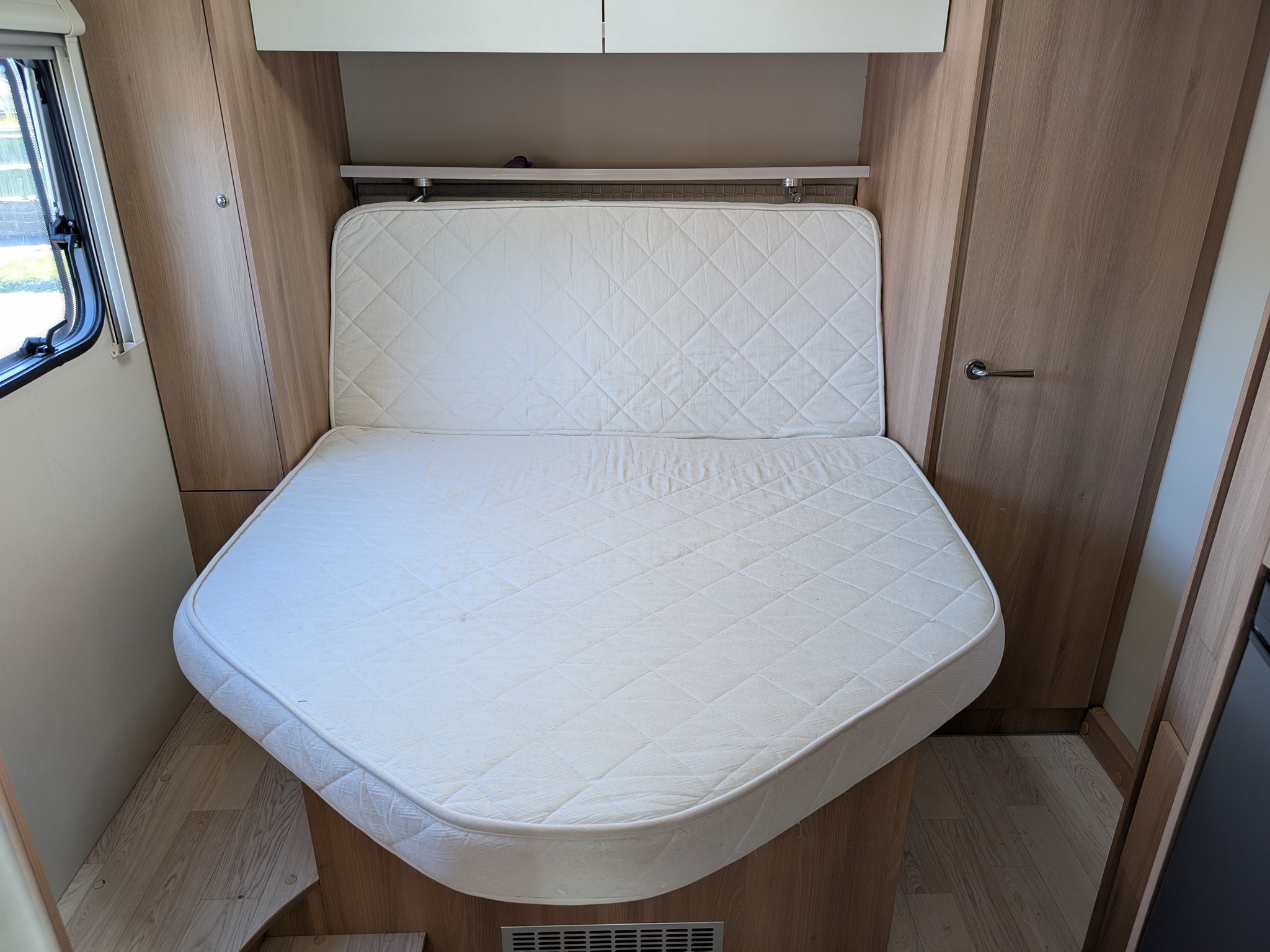 2014 Roller Team Zefiro 269P Island Bed