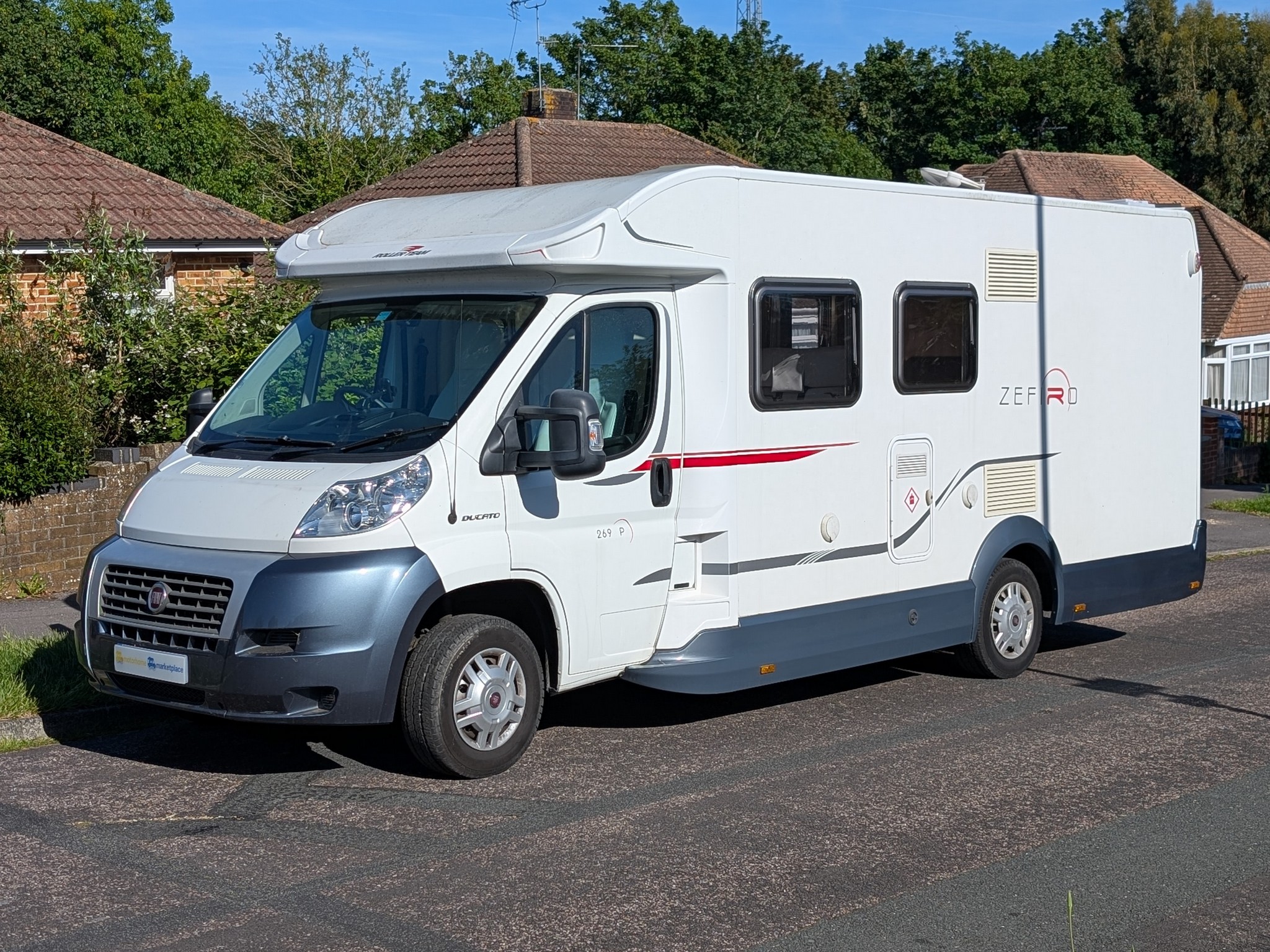 2014 Roller Team Zefiro 269P Island Bed