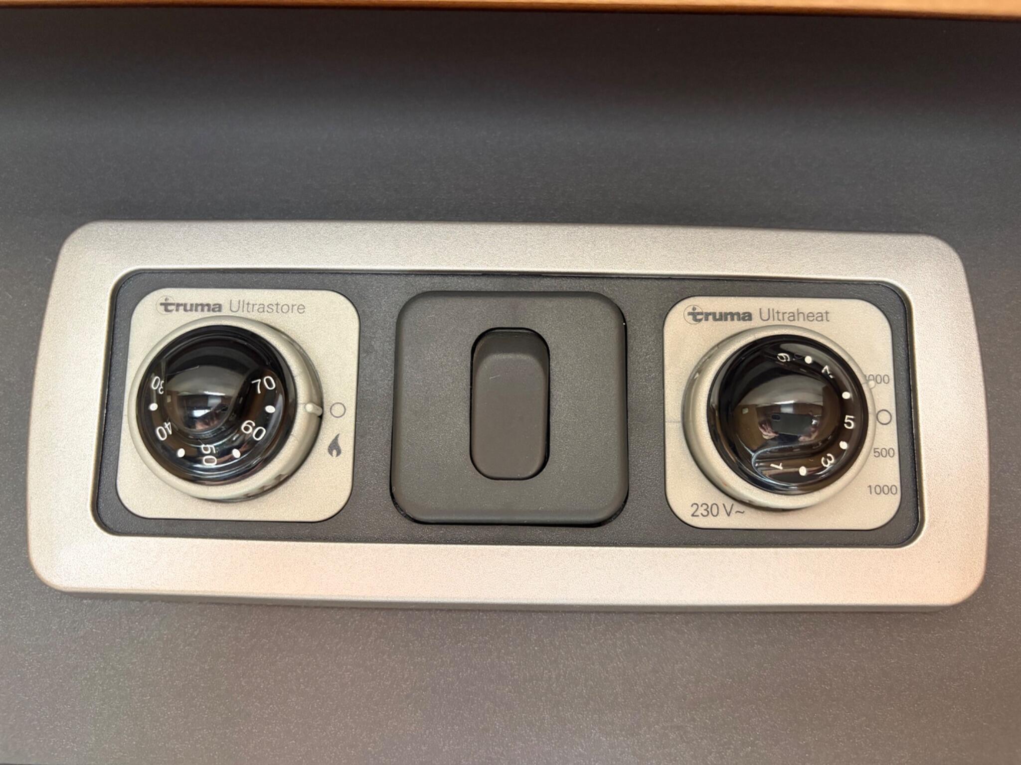 2011 Auto-Trail Tracker RS (24 Month Warranty)