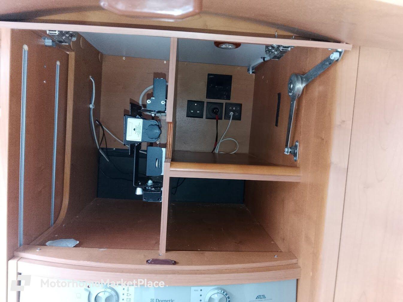 2008 Rapido Serie 90DF 9090DF Fixed Rear Island Bed  6 Berth Air Con Located in Cumbria