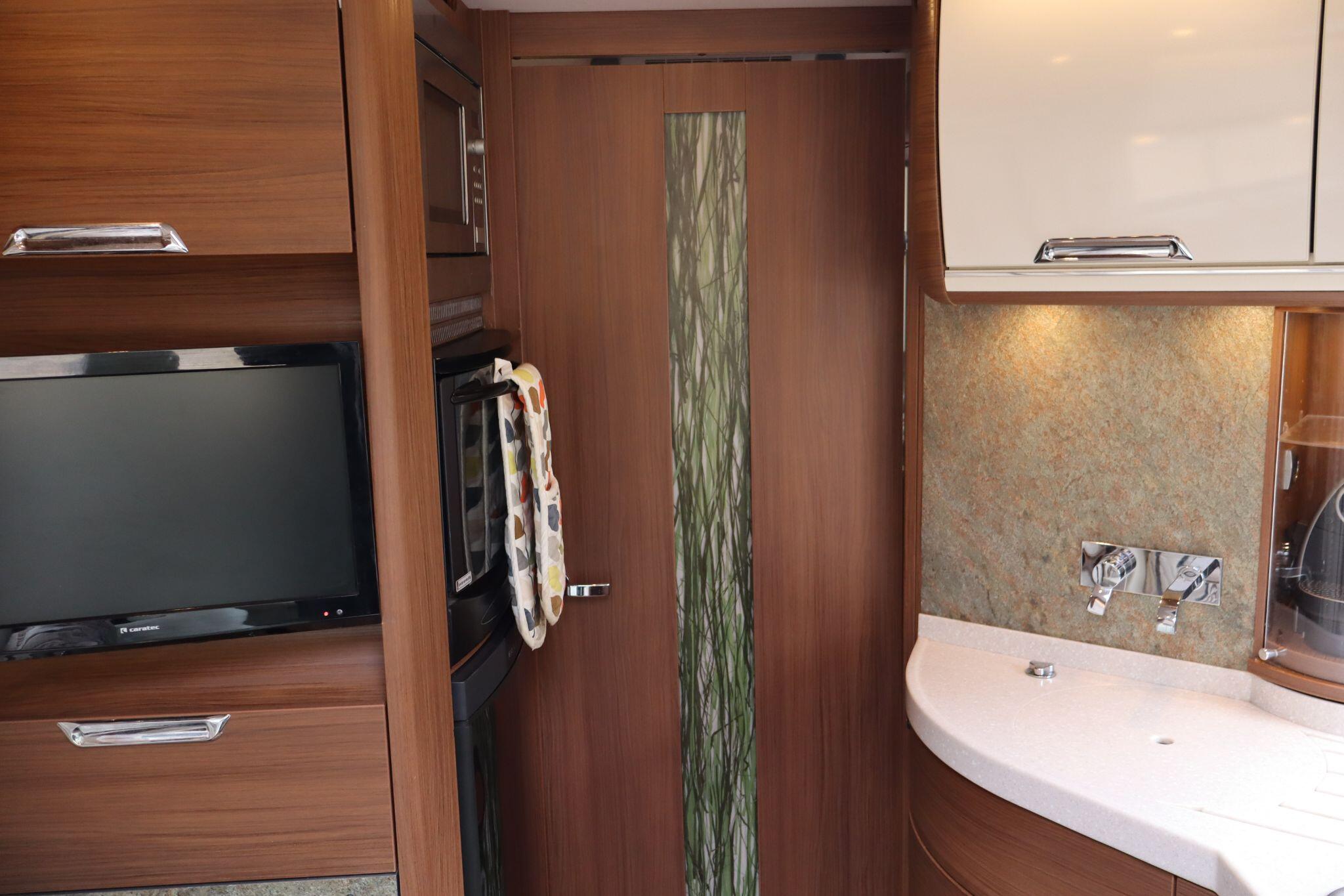 2014 Niesmann and Bischoff Flair 800i with Self Levelling & Air Suspension