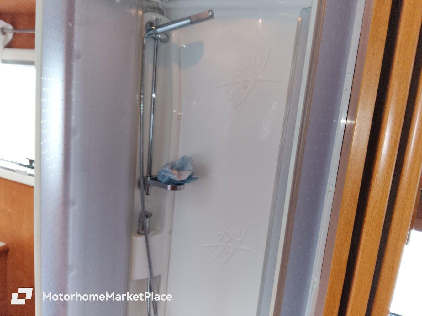 2008 Rapido Serie 90DF 9090DF Fixed Rear Island Bed  6 Berth Air Con Located in Cumbria