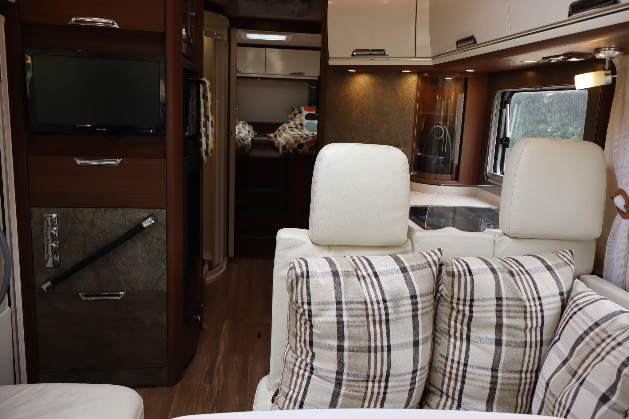 2014 Niesmann and Bischoff Flair 800i with Self Levelling & Air Suspension
