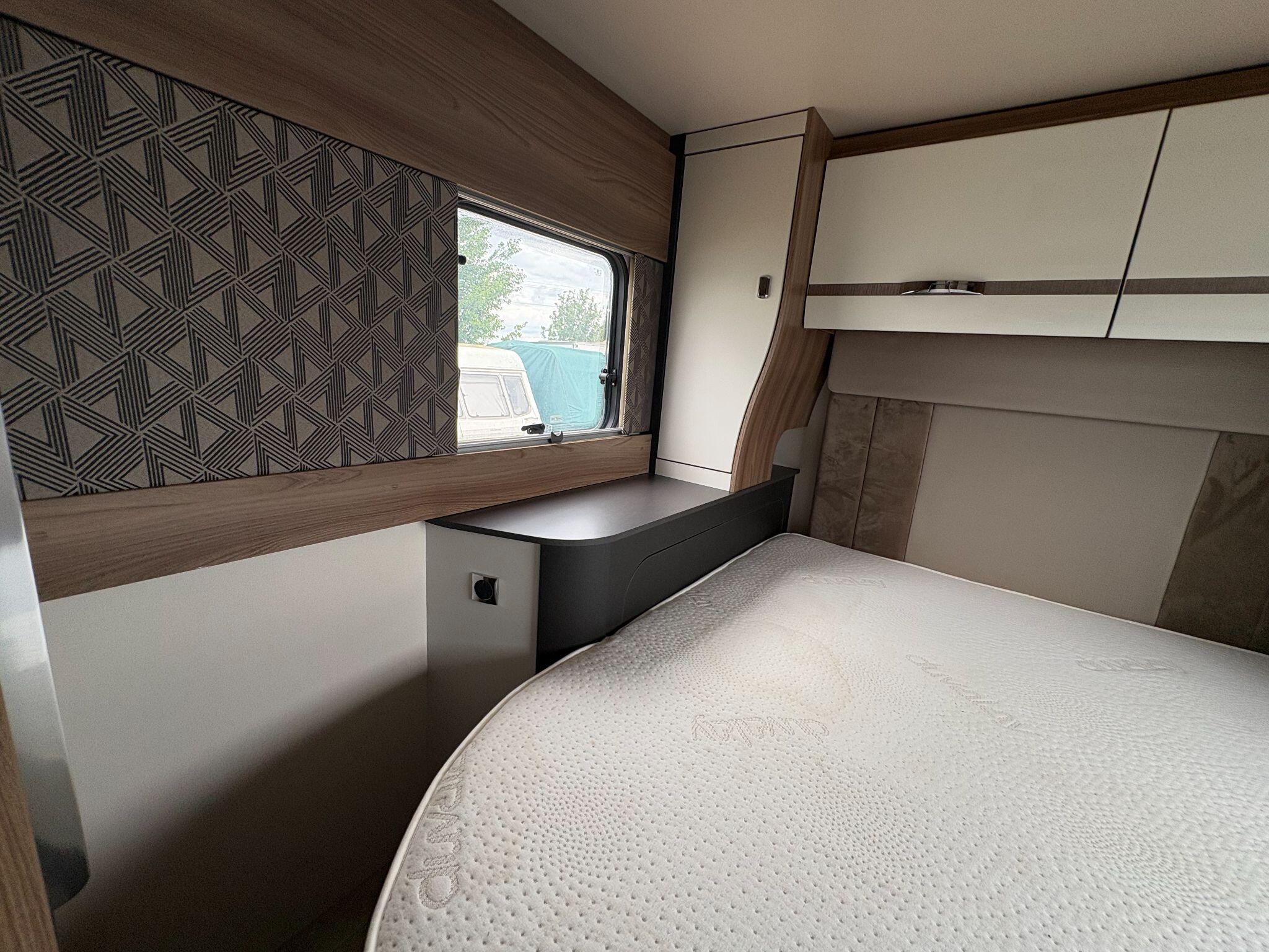 2022 Swift Escape 694