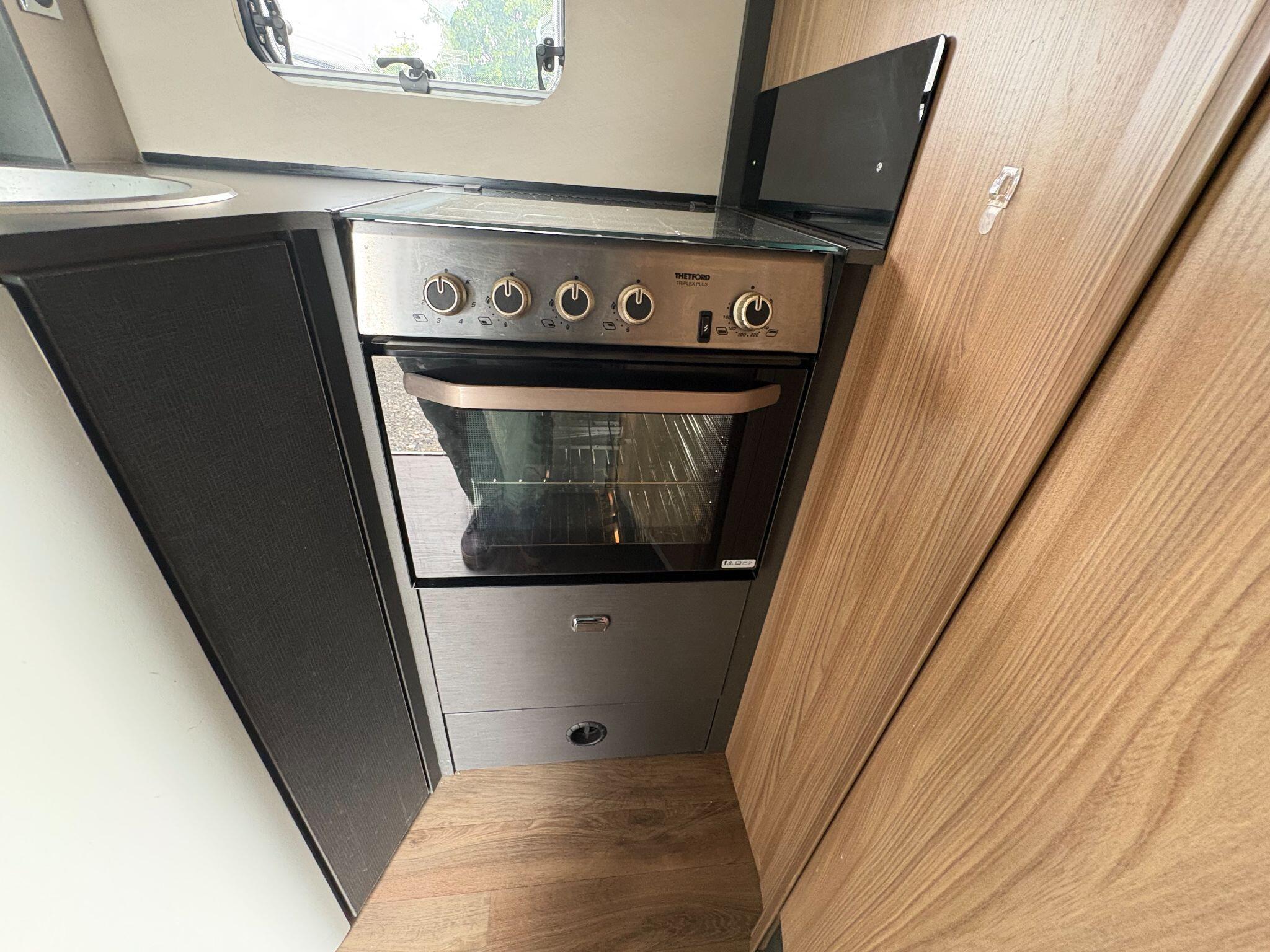 2022 Swift Escape 694