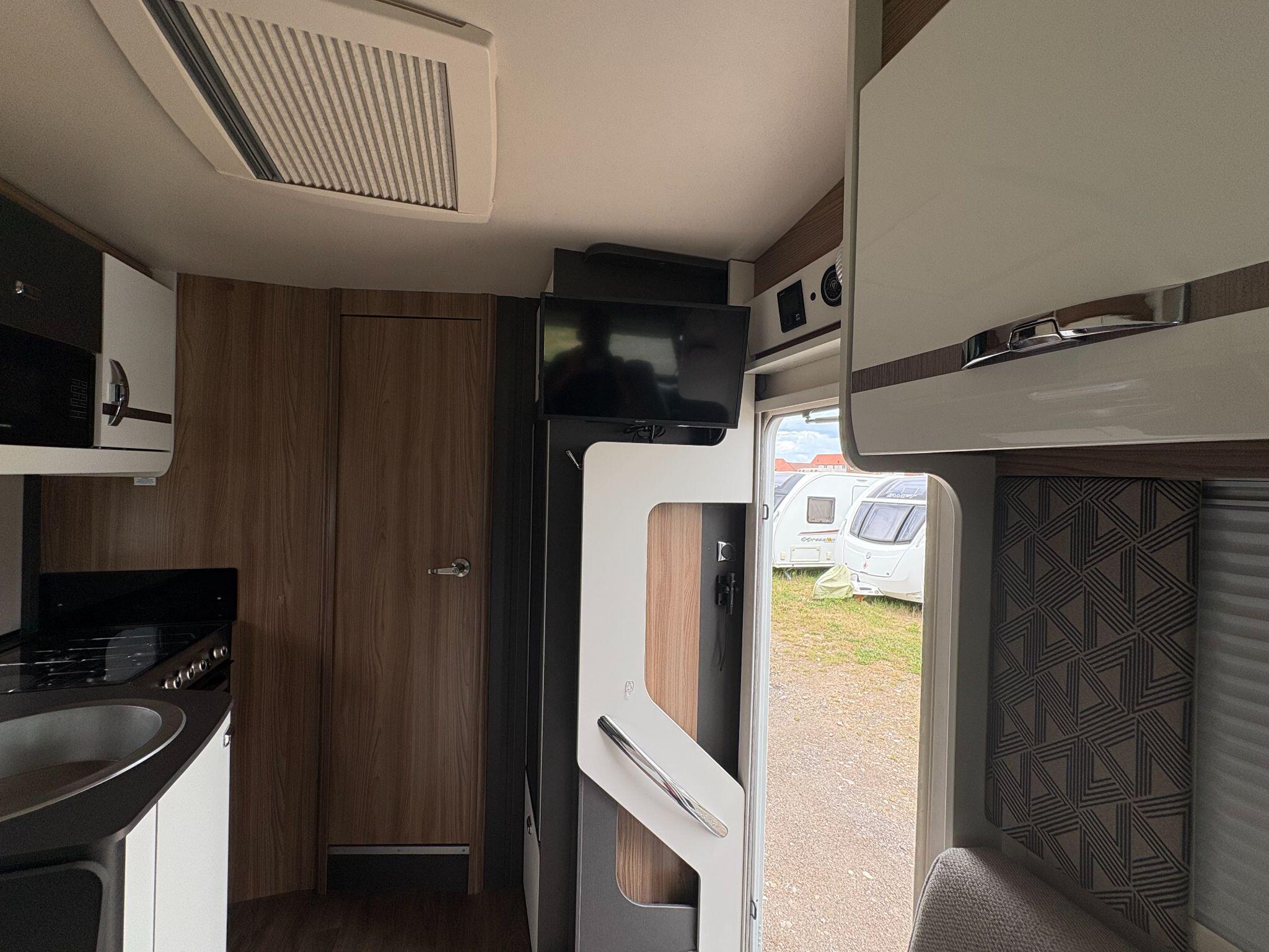 2022 Swift Escape 694