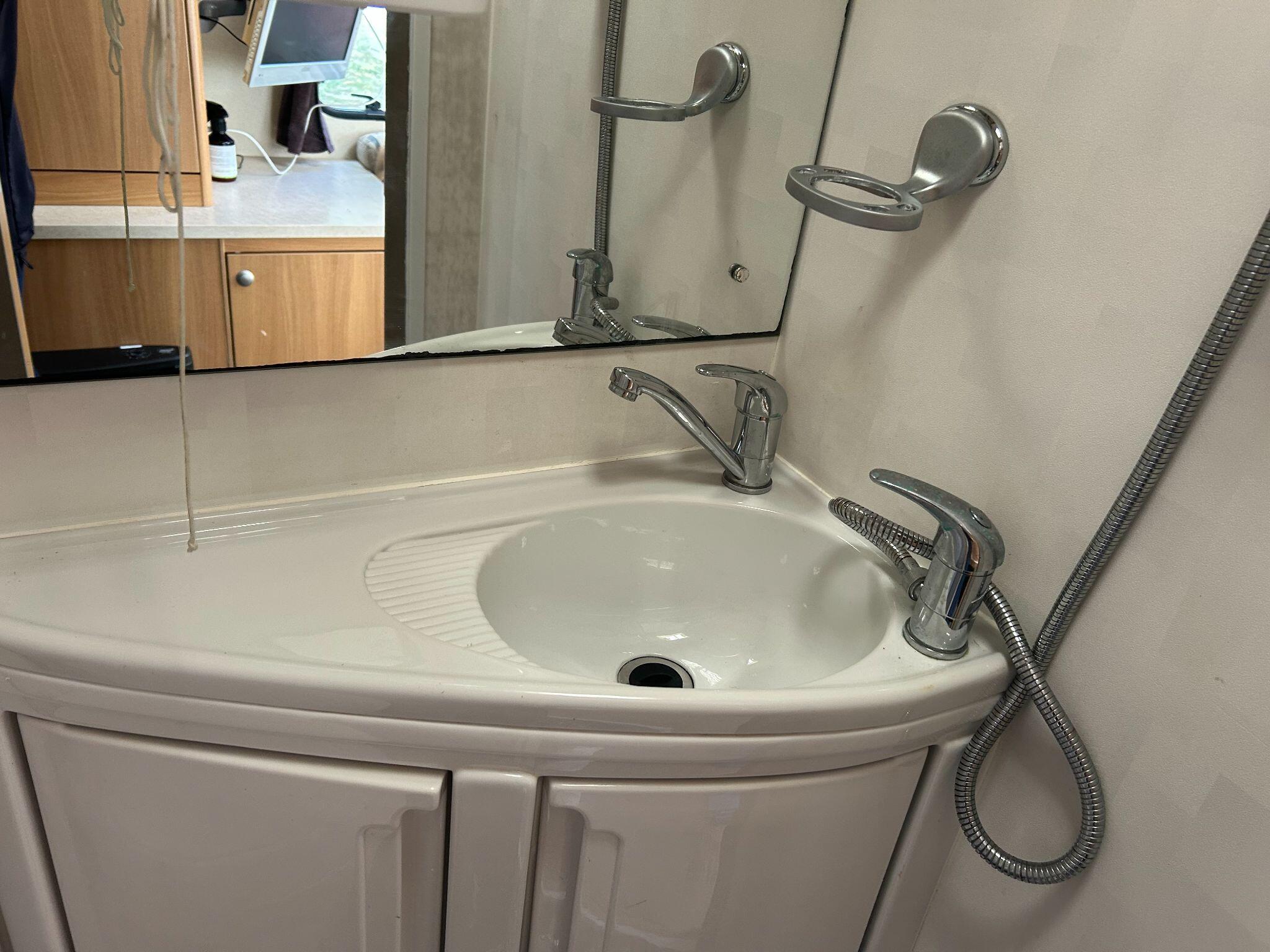 2010 Swift Escape 686