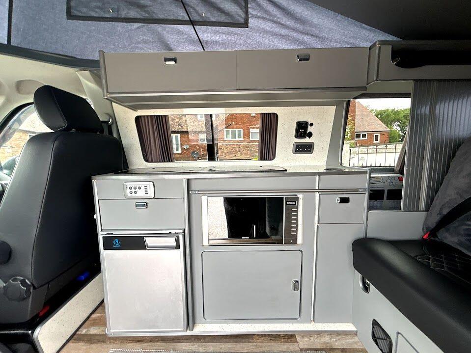 2021 Volkswagen Transporter T6.1 T28 Hi Line TDI Campervan Located in Merseyside