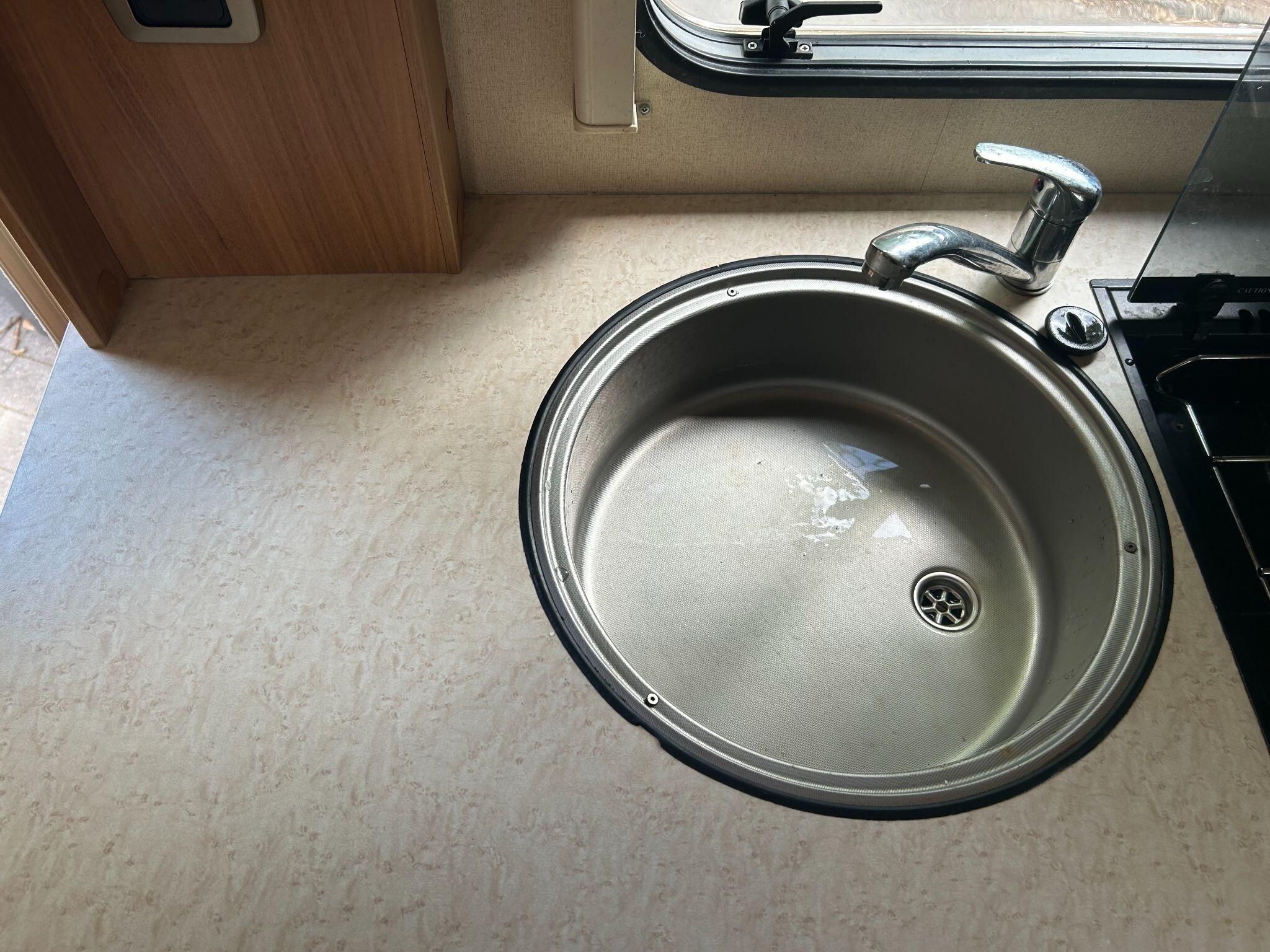 2010 Swift Escape 686