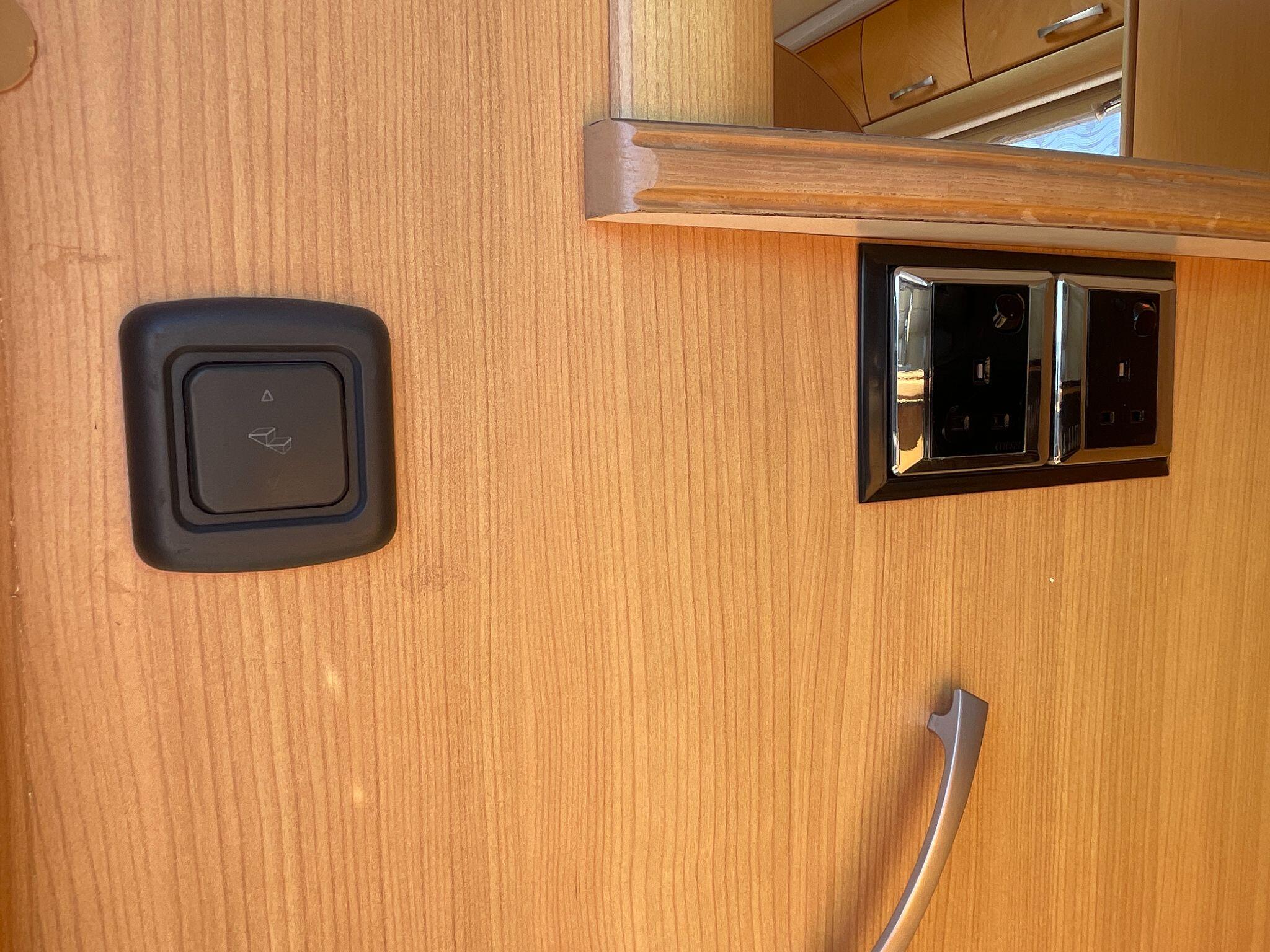2005 Auto-Sleepers Inca EK