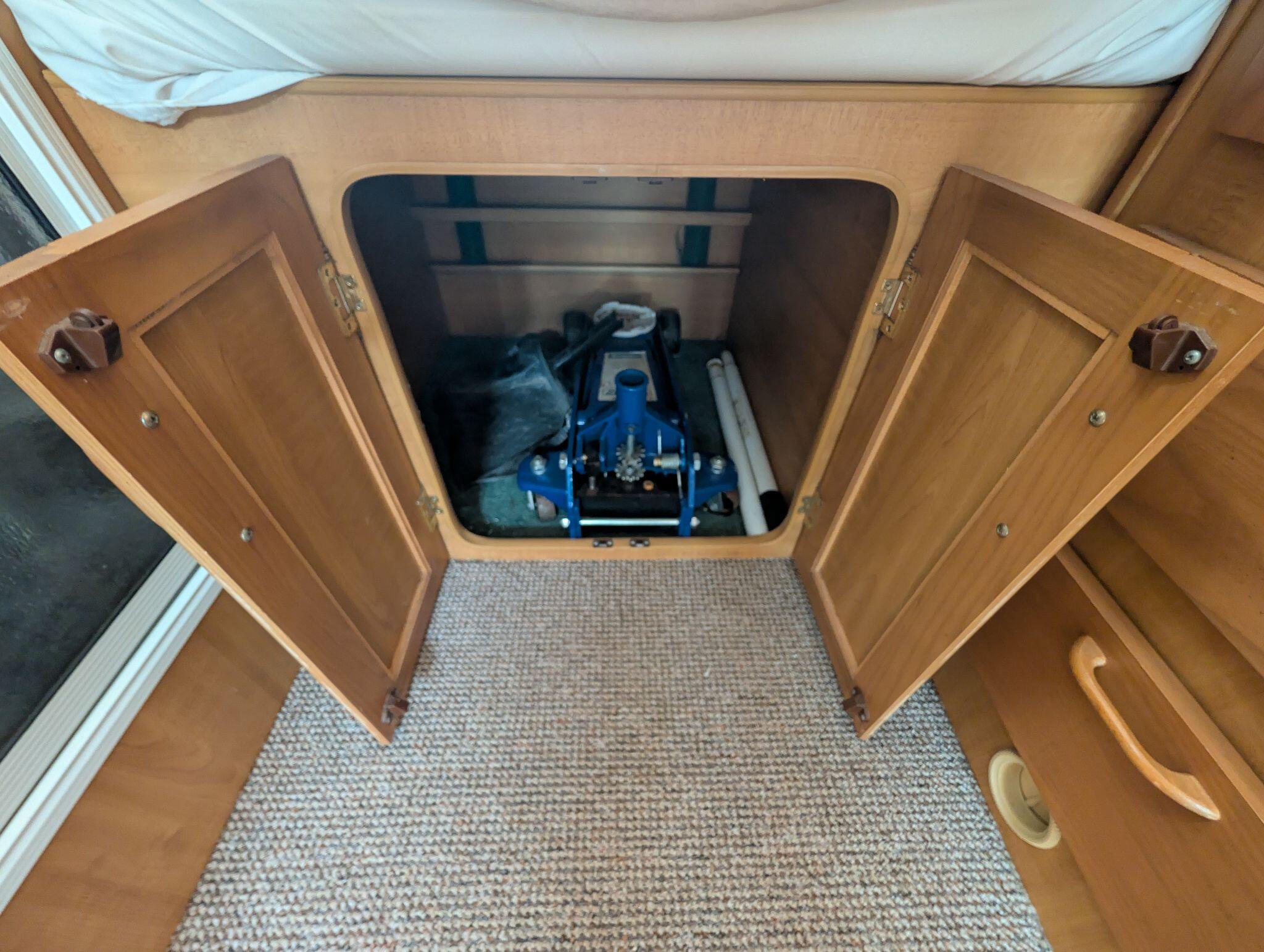 2001 Auto-Trail Chieftain Off grid