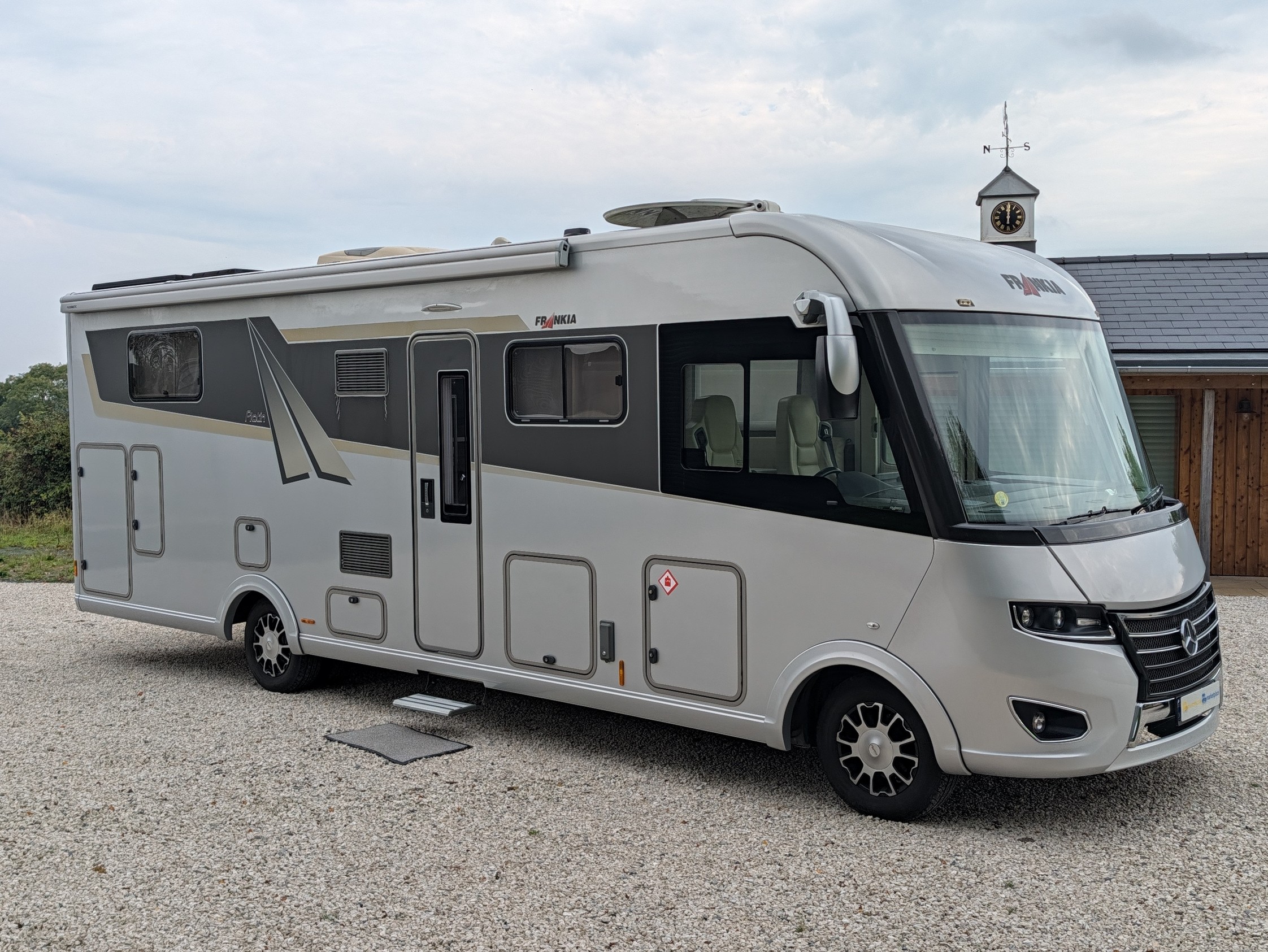 2019 Frankia Platin I 8400 QD (Island Bed)