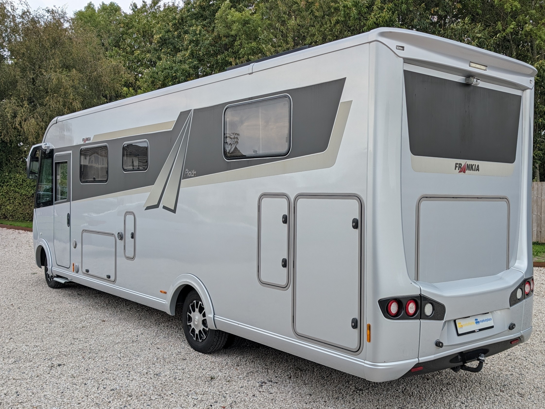 2019 Frankia Platin I 8400 QD (Island Bed)