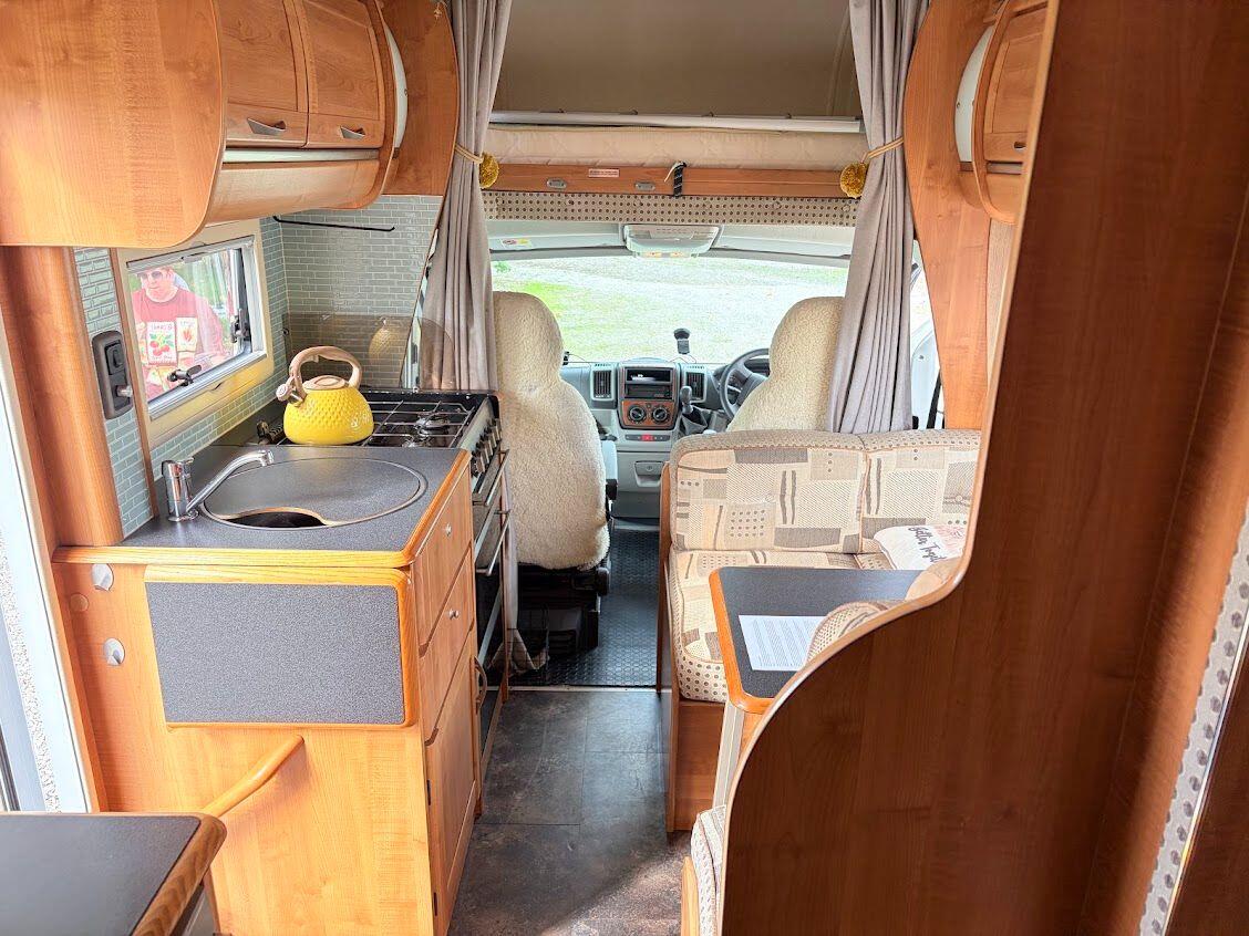 2008 Auto-Trail Apache 700 SE 6 berth excellent Motorhome Located in Cheshire