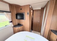2013 Auto-Trail Frontier Comanche SA 2013 Automatic 4 berth fixed island bed Located in Shewsbury