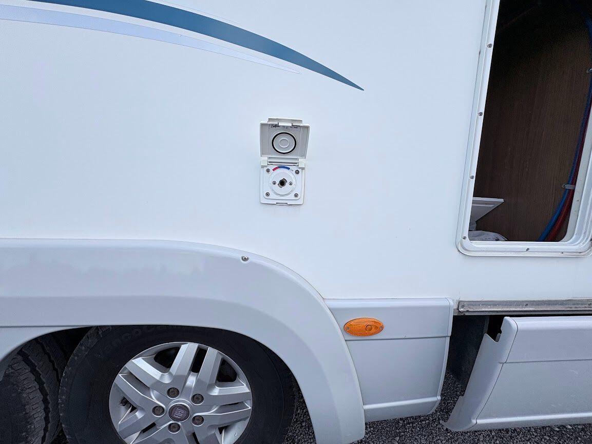 2013 Auto-Trail Frontier Comanche SA 2013 Automatic 4 berth fixed island bed Located in Shewsbury