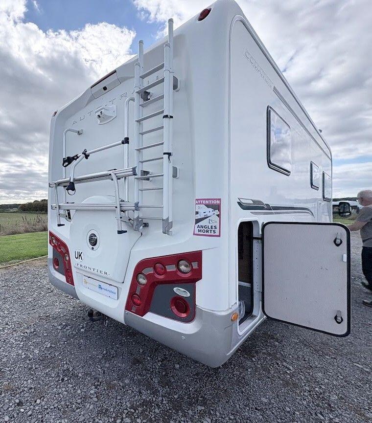 2013 Auto-Trail Frontier Comanche SA 2013 Automatic 4 berth fixed island bed Located in Shewsbury