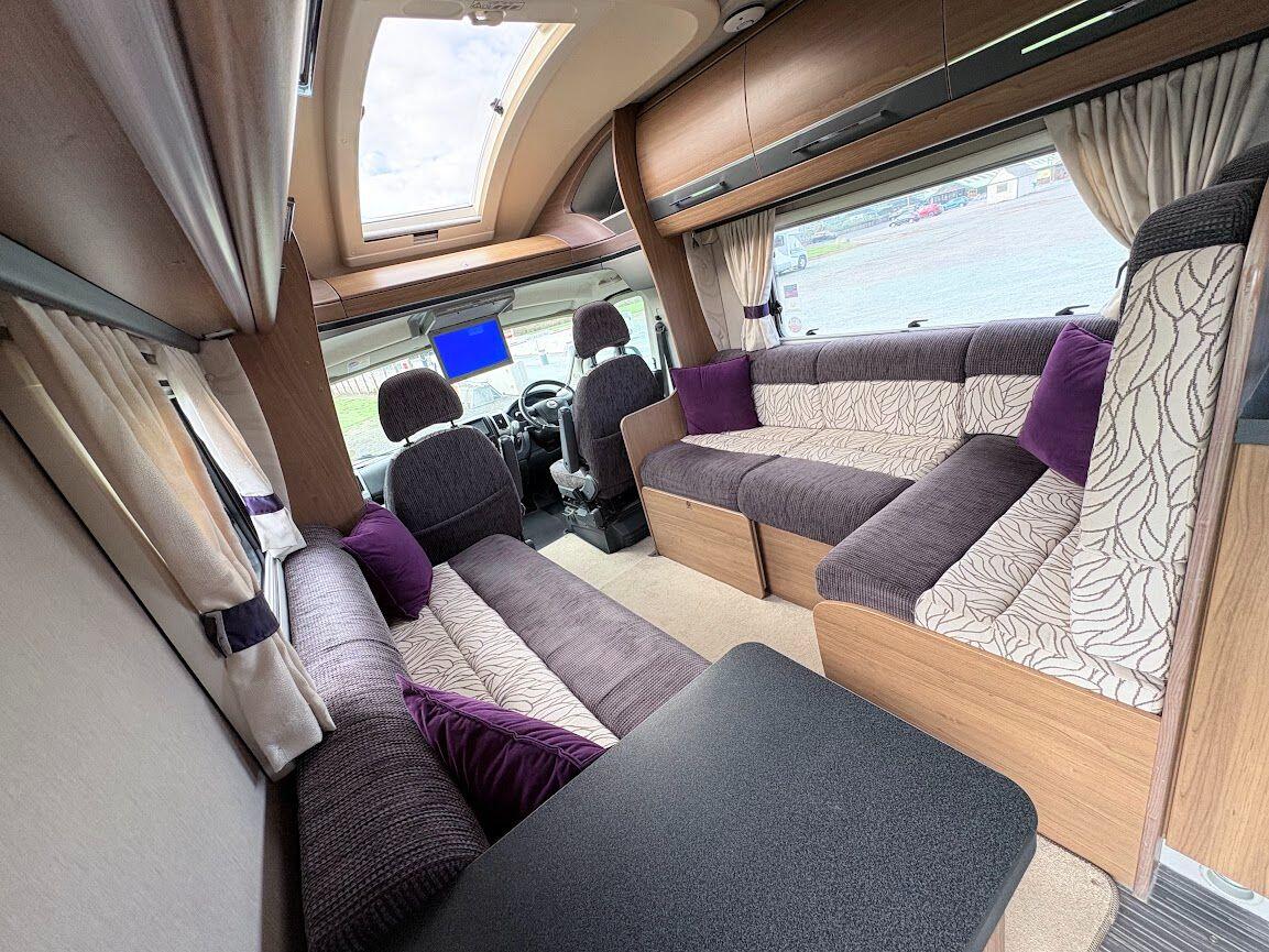 2013 Auto-Trail Frontier Comanche SA 2013 Automatic 4 berth fixed island bed Located in Shewsbury