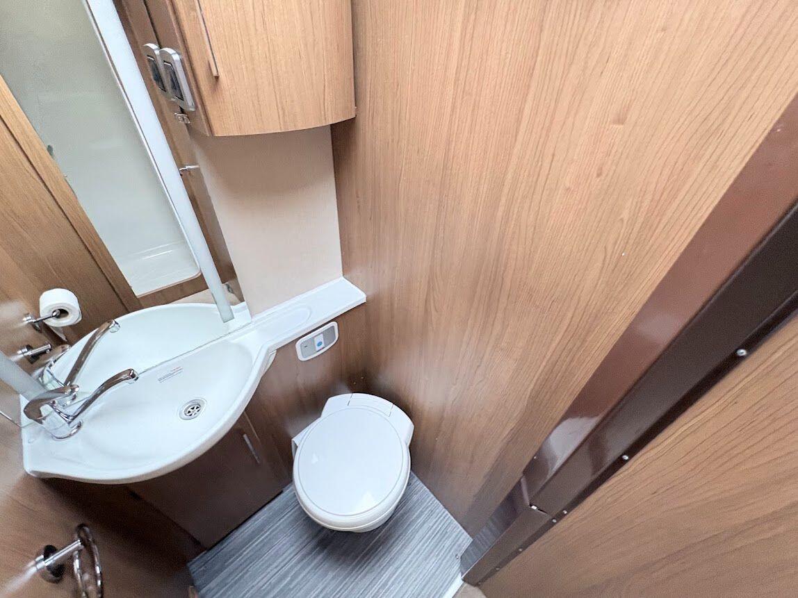 2013 Auto-Trail Frontier Comanche SA 2013 Automatic 4 berth fixed island bed Located in Shewsbury