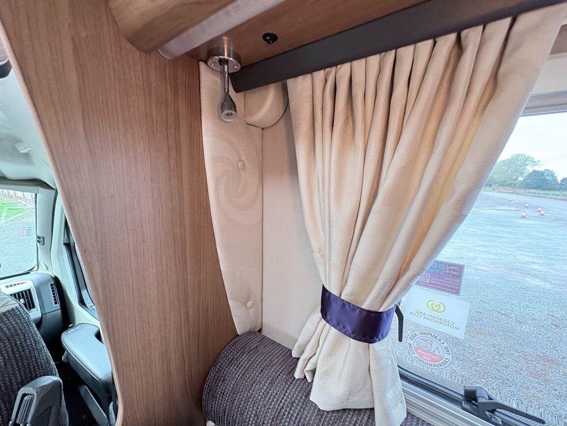 2013 Auto-Trail Frontier Comanche SA 2013 Automatic 4 berth fixed island bed Located in Shewsbury