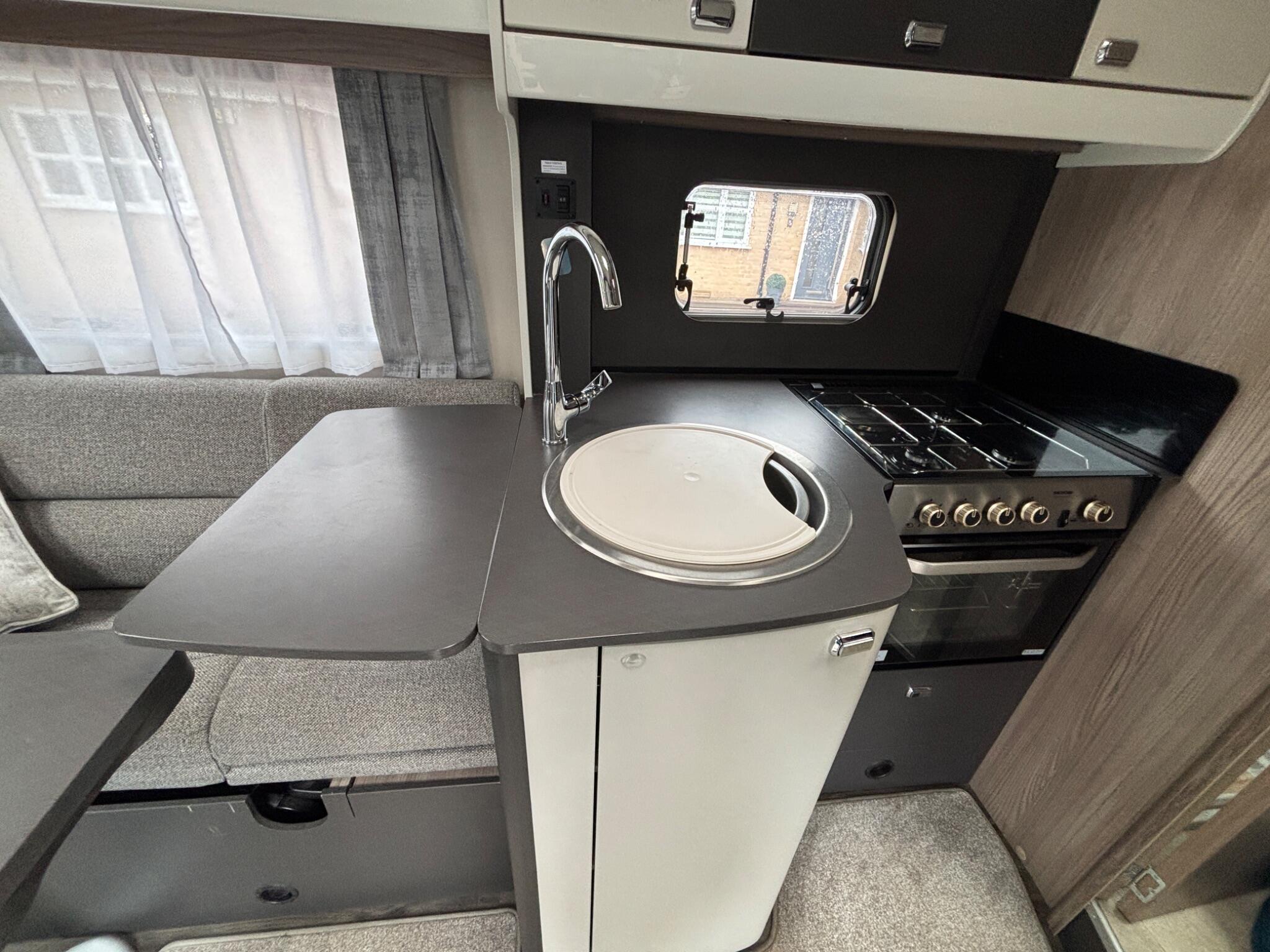 2024 Swift Voyager 584