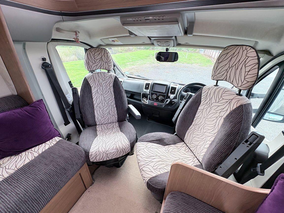 2013 Auto-Trail Frontier Comanche SA 2013 Automatic 4 berth fixed island bed Located in Shewsbury