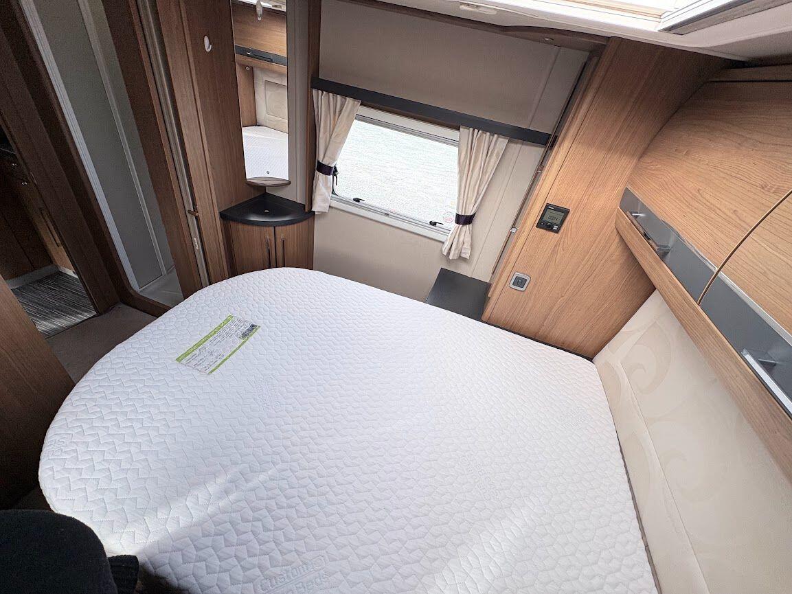 2013 Auto-Trail Frontier Comanche SA 2013 Automatic 4 berth fixed island bed Located in Shewsbury