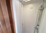 2013 Auto-Trail Frontier Comanche SA 2013 Automatic 4 berth fixed island bed Located in Shewsbury