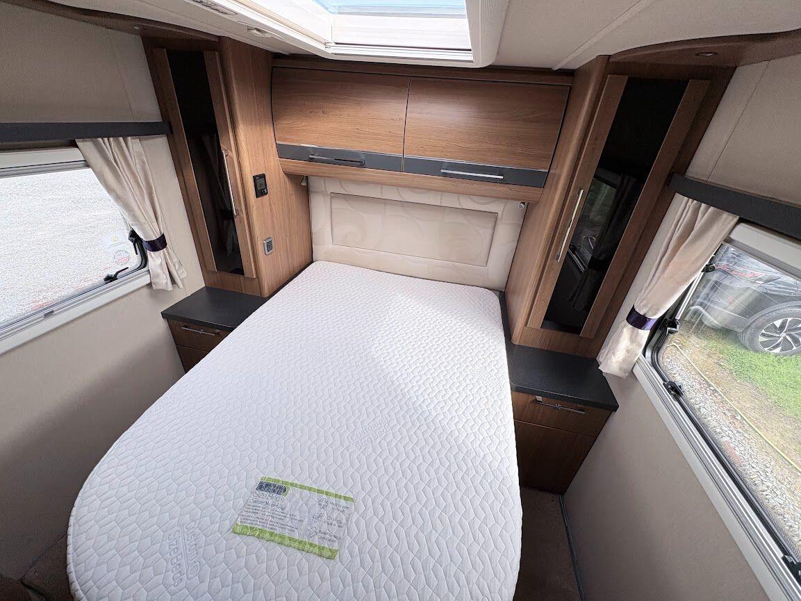 2013 Auto-Trail Frontier Comanche SA 2013 Automatic 4 berth fixed island bed Located in Shewsbury