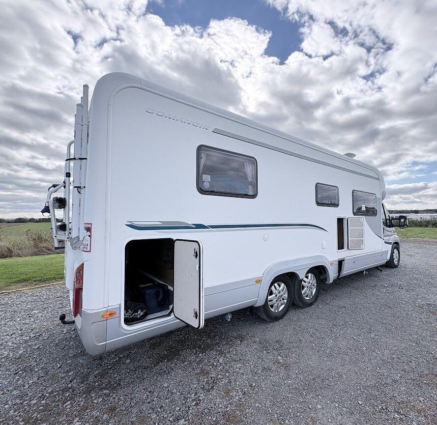 2013 Auto-Trail Frontier Comanche SA 2013 Automatic 4 berth fixed island bed Located in Shewsbury