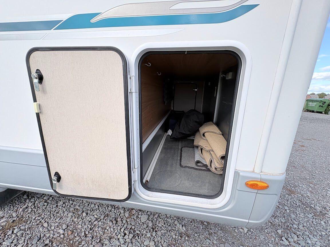 2013 Auto-Trail Frontier Comanche SA 2013 Automatic 4 berth fixed island bed Located in Shewsbury