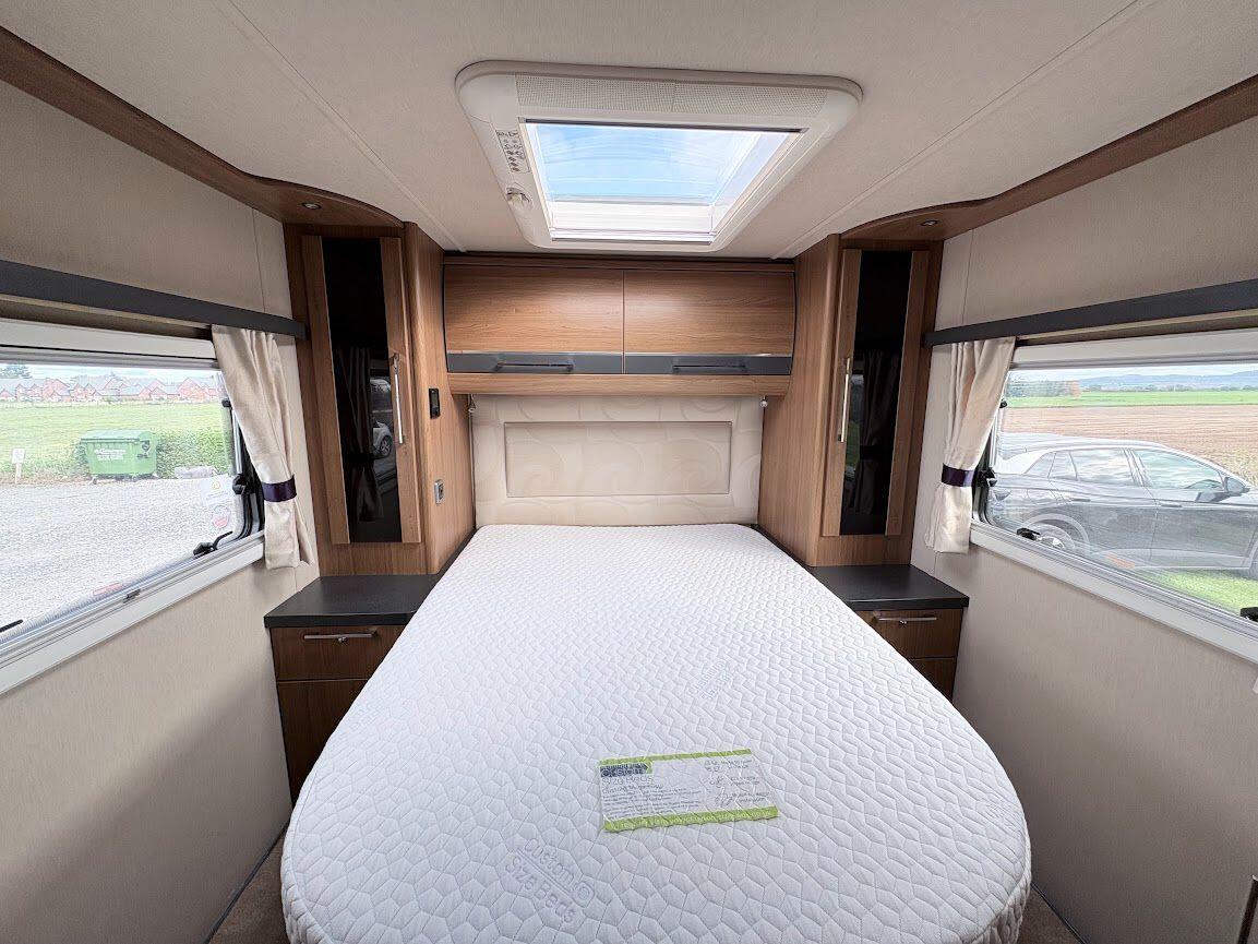 2013 Auto-Trail Frontier Comanche SA 2013 Automatic 4 berth fixed island bed Located in Shewsbury