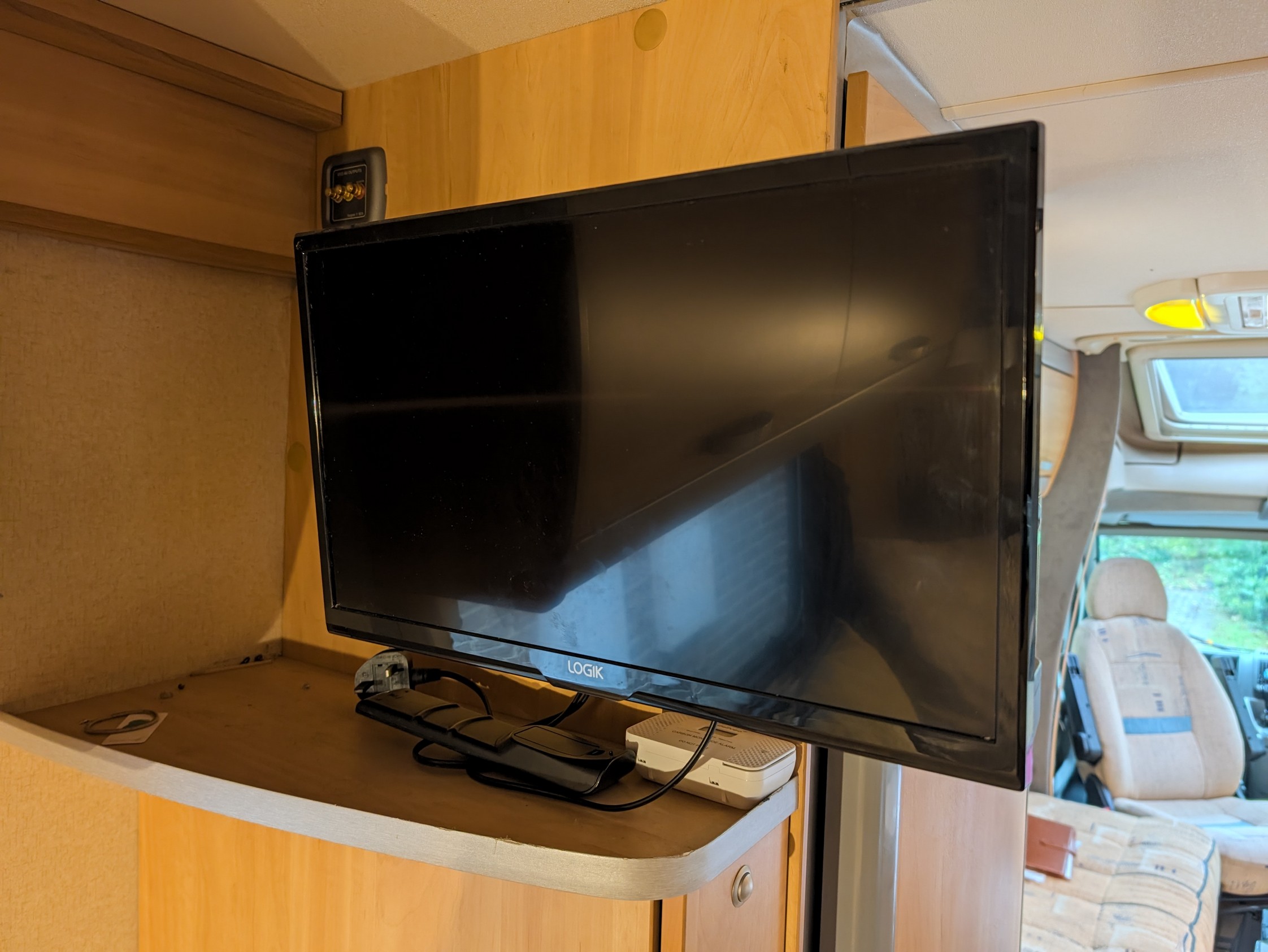 2007 Ace Airstream 680FB (Twin Lounge)